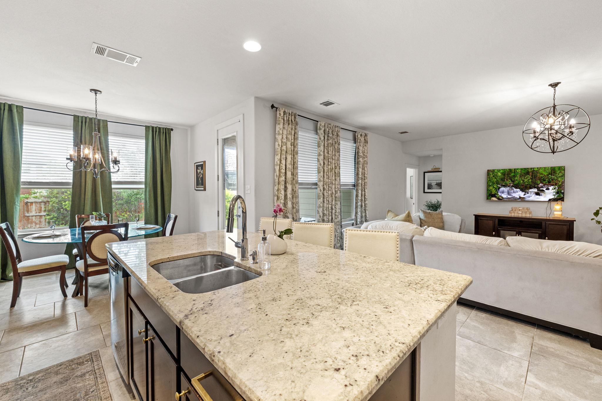 126 KNOTS LNDG, Kyle, TX 78640