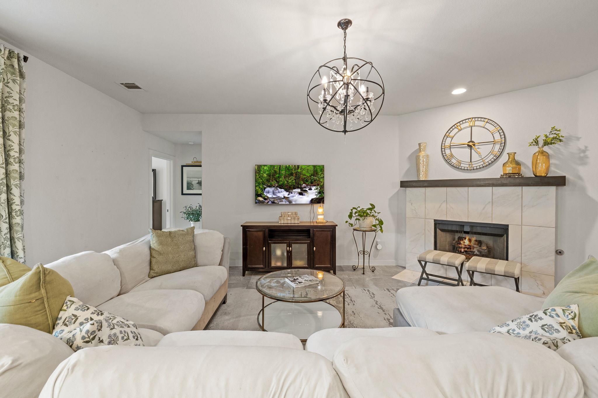 126 KNOTS LNDG, Kyle, TX 78640