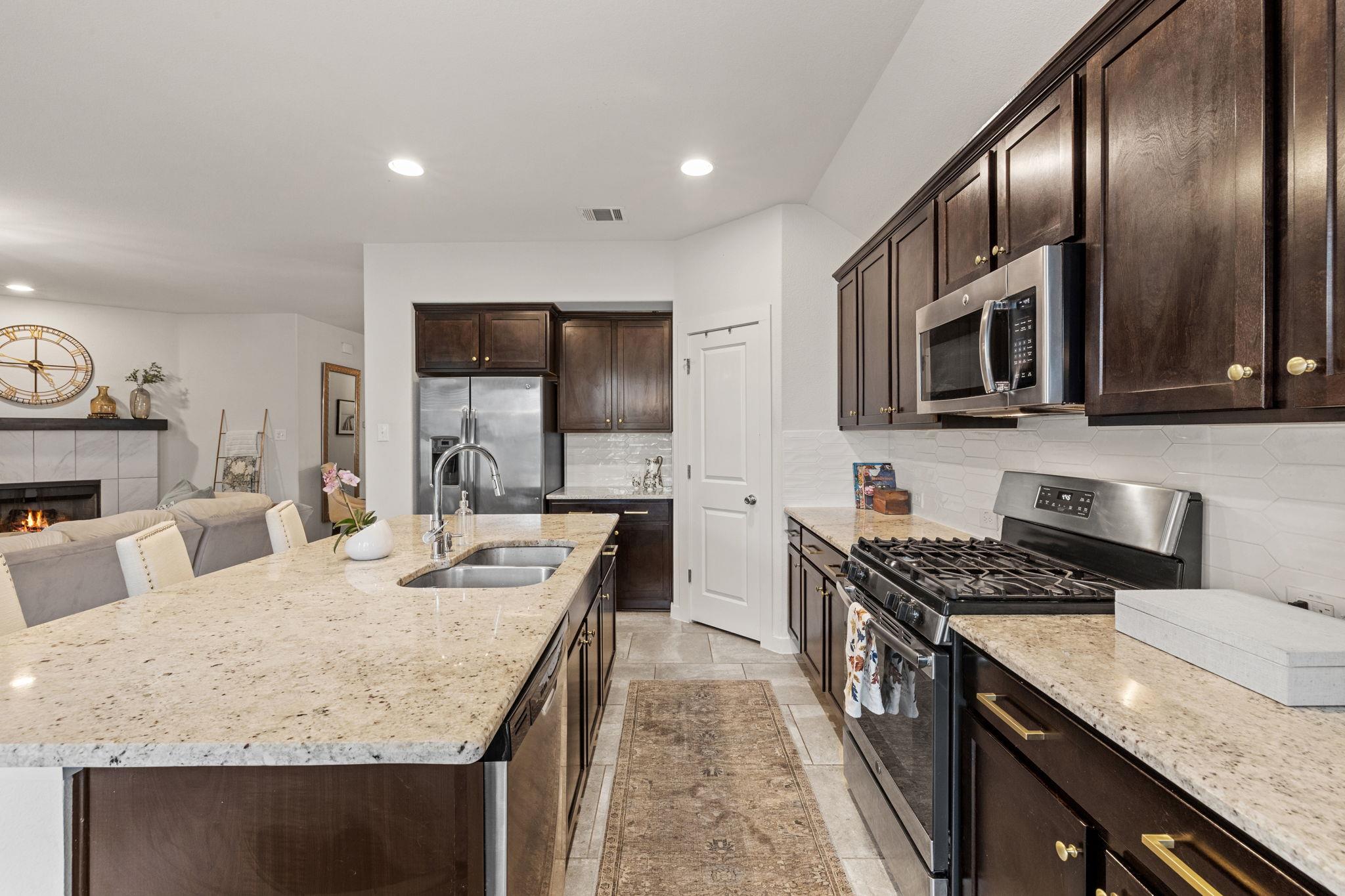 126 KNOTS LNDG, Kyle, TX 78640