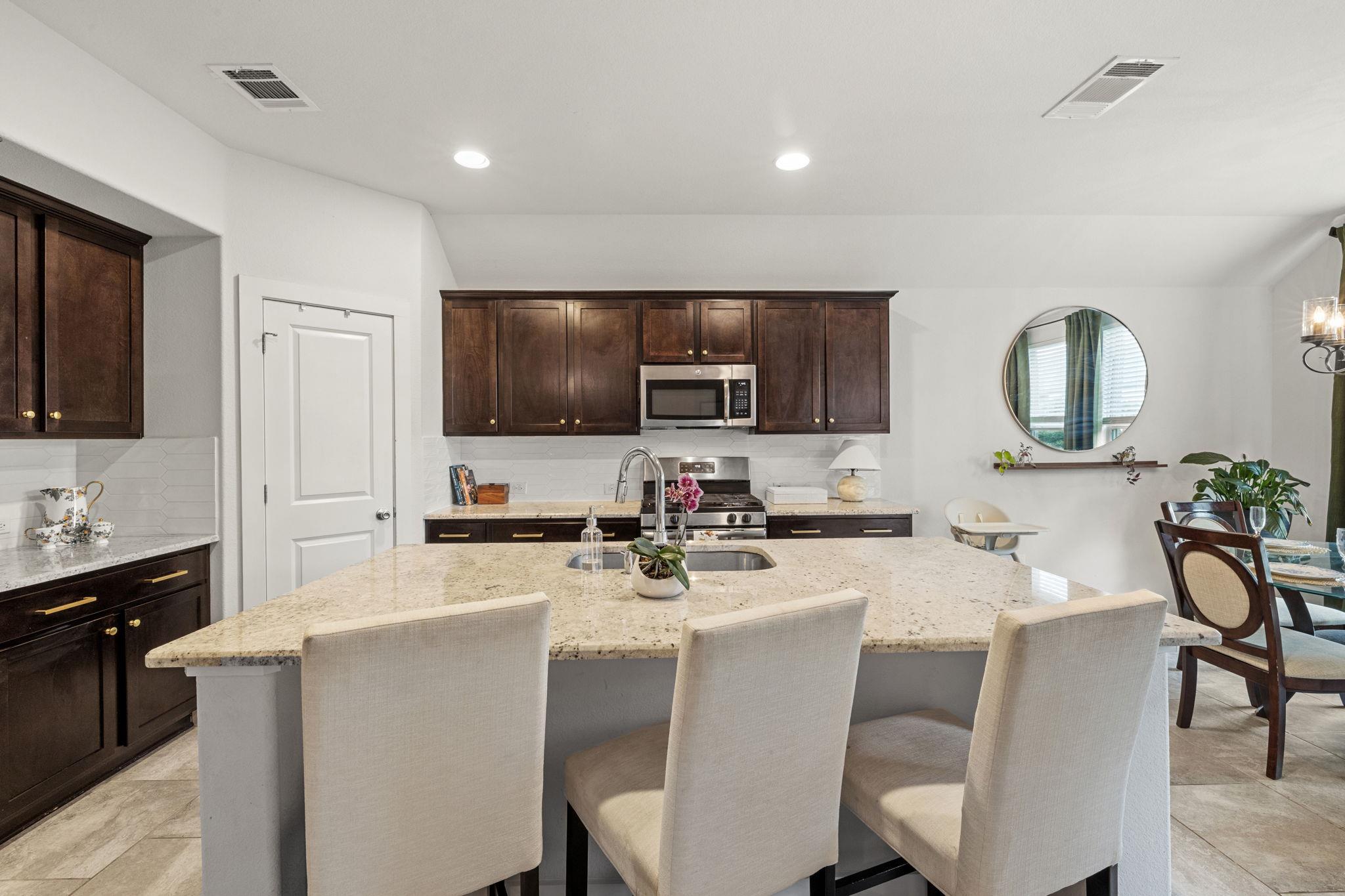 126 KNOTS LNDG, Kyle, TX 78640