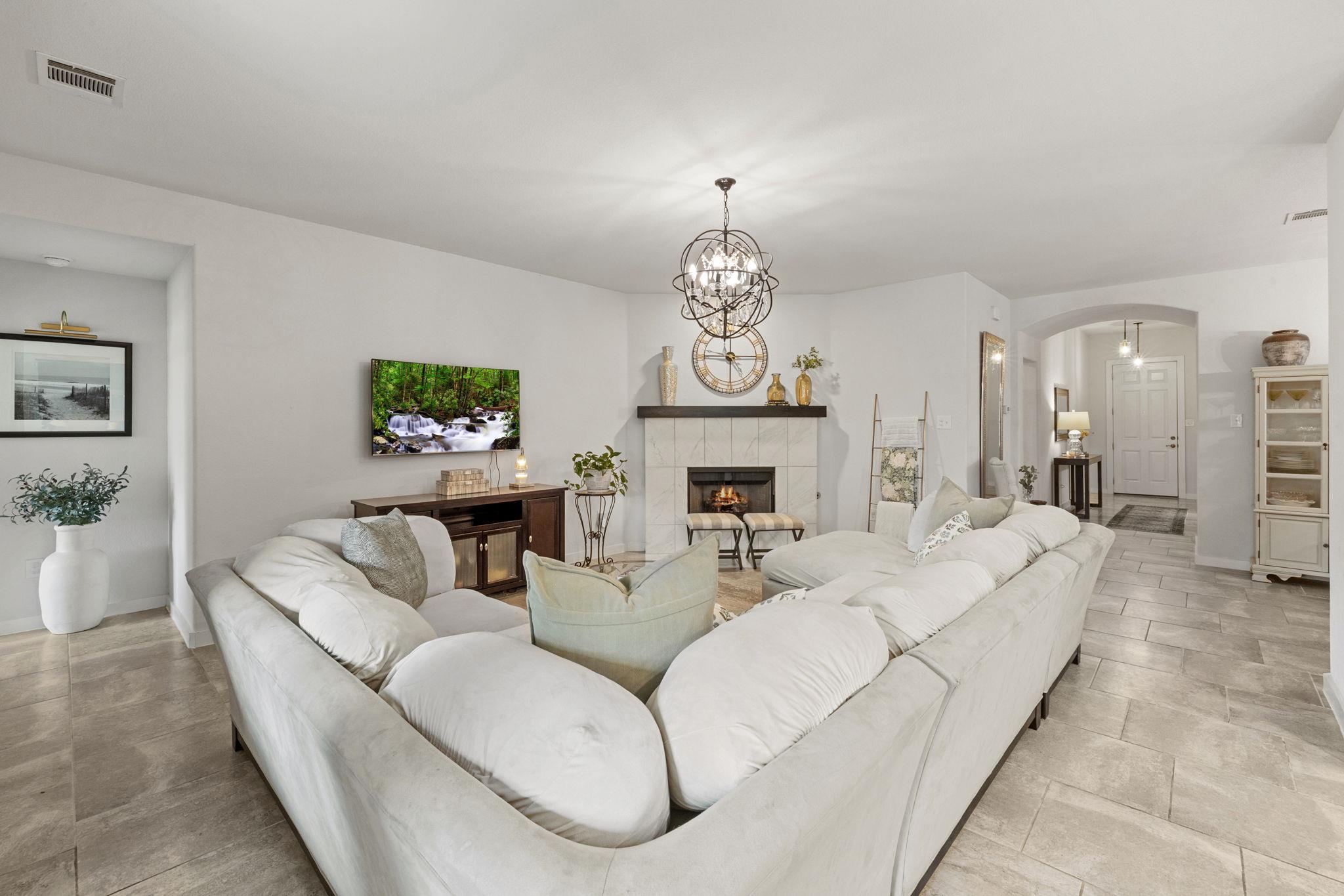 126 KNOTS LNDG, Kyle, TX 78640