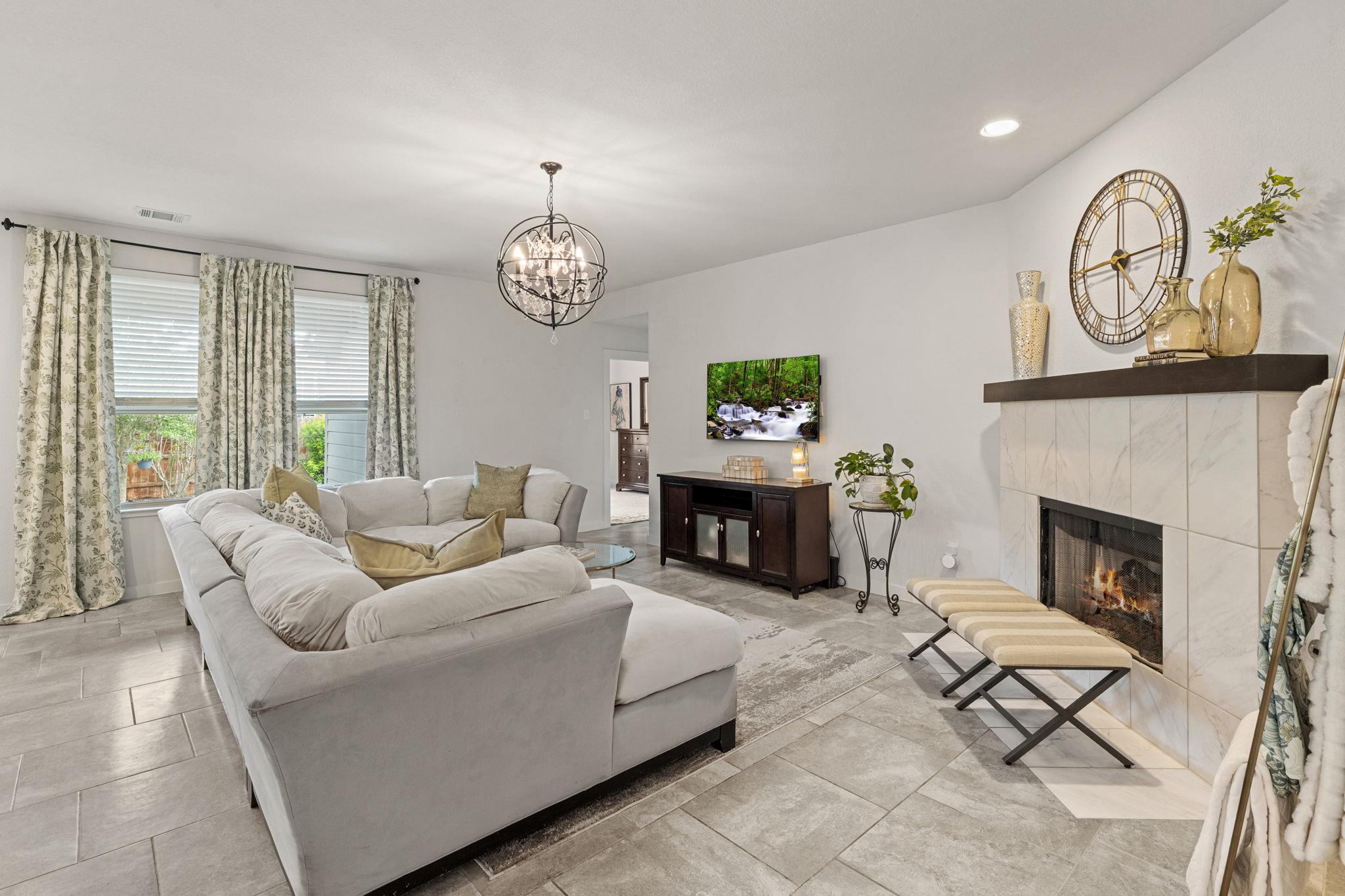 126 KNOTS LNDG, Kyle, TX 78640