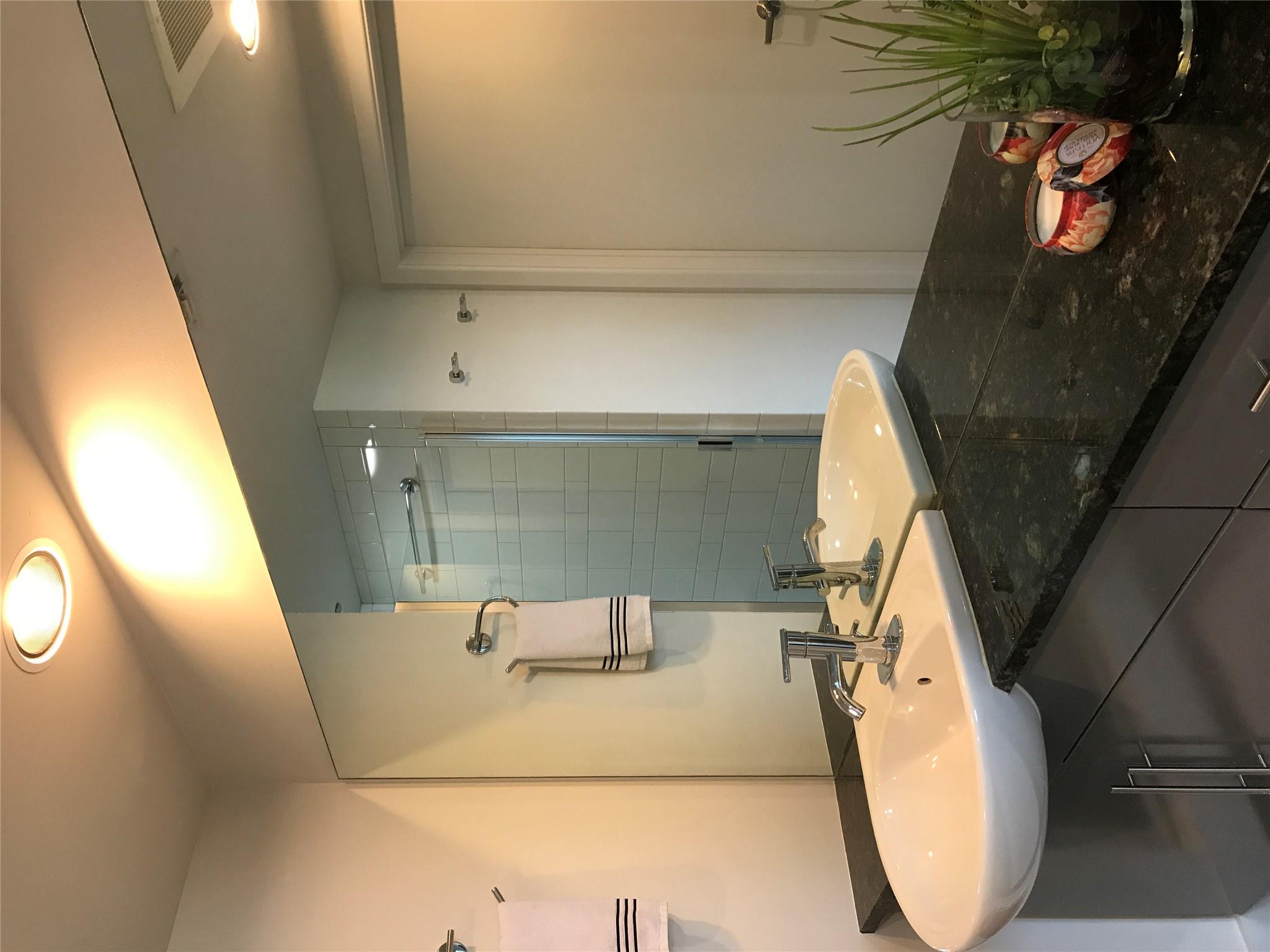 300 Bowie St # 902, Austin, TX 78703