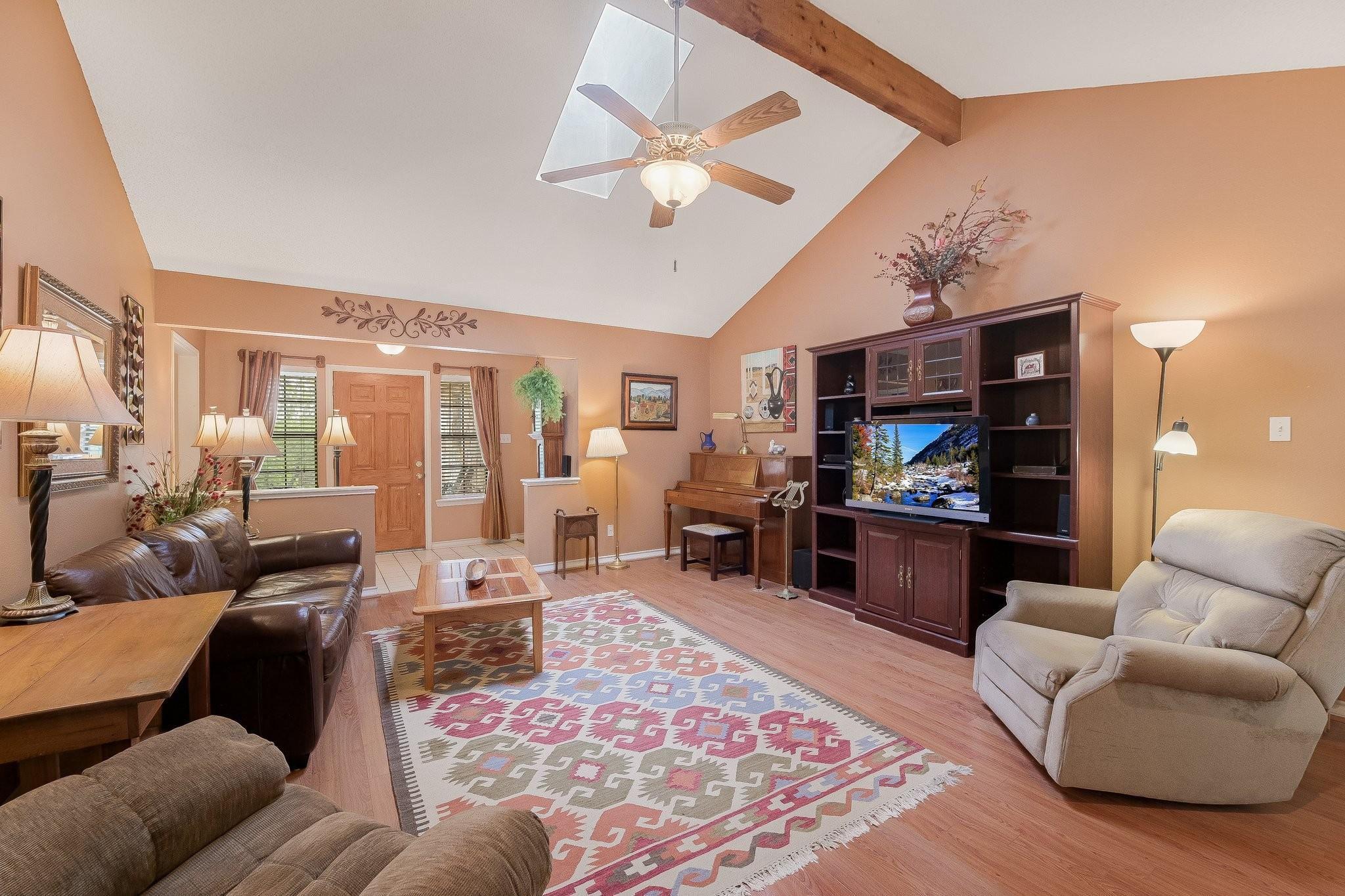 106 Freedom Dr, Wimberley, TX 78676