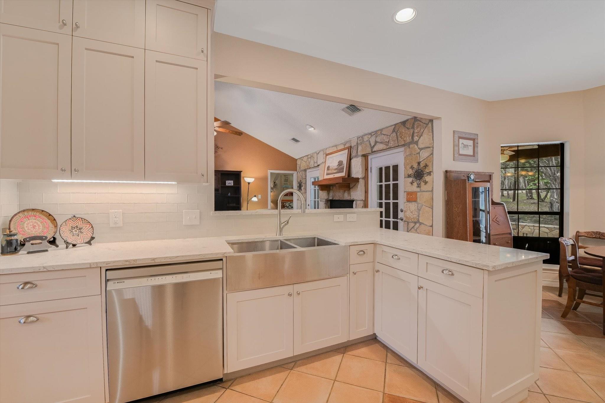 106 Freedom Dr, Wimberley, TX 78676