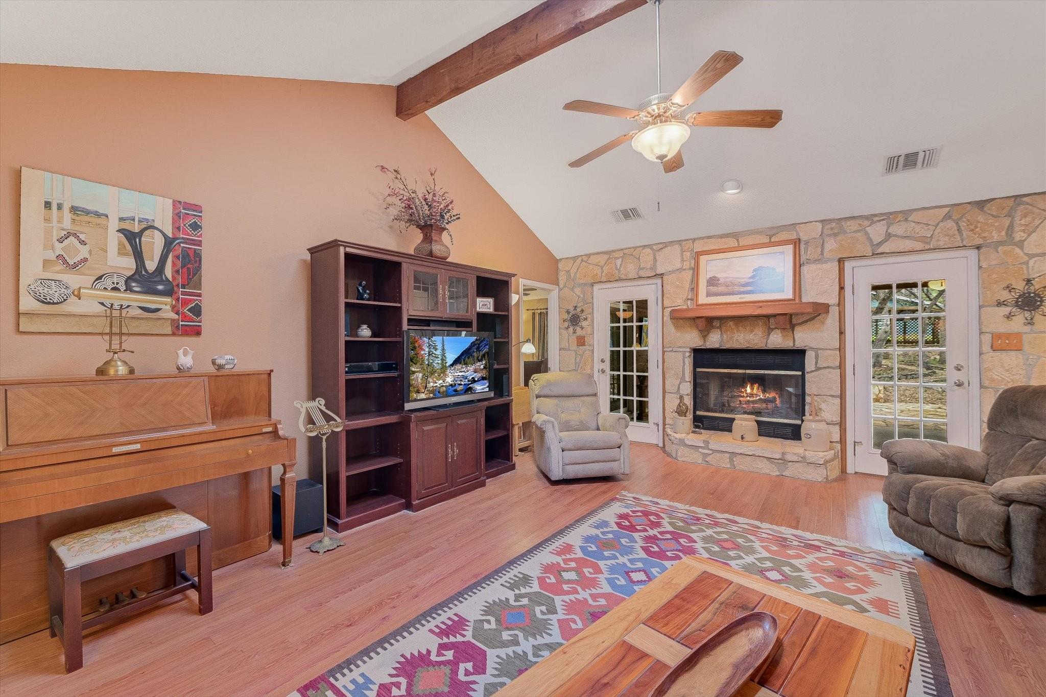 106 Freedom Dr, Wimberley, TX 78676