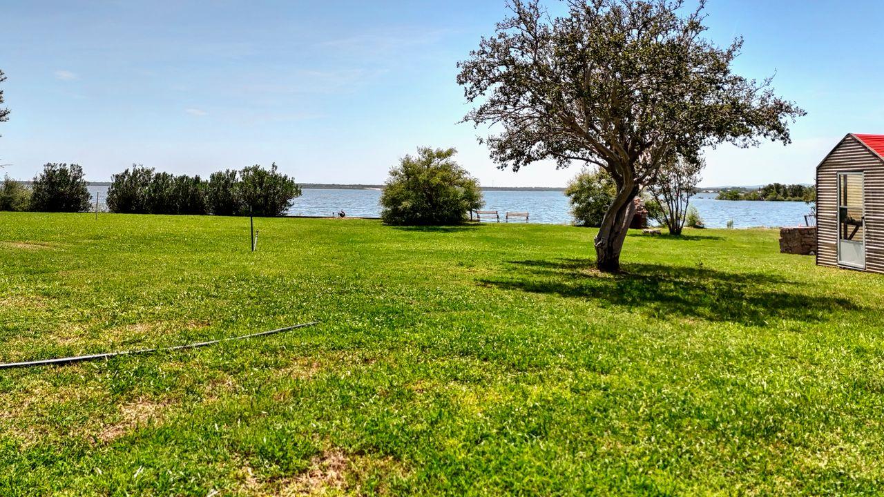 110 W Lakecrest Dr, Bluffton, TX 78607