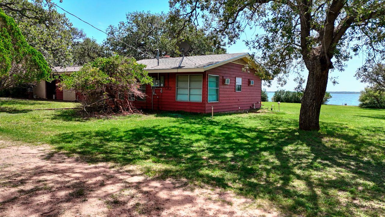110 W Lakecrest Dr, Bluffton, TX 78607