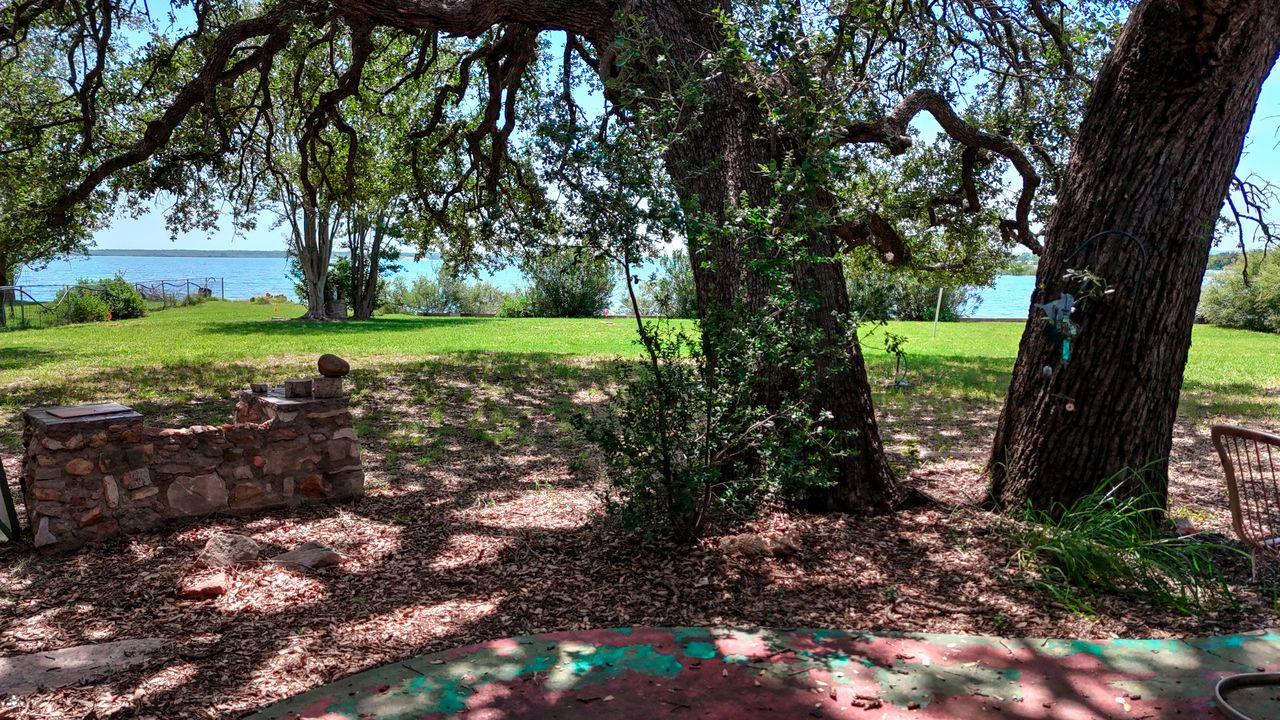 110 W Lakecrest Dr, Bluffton, TX 78607