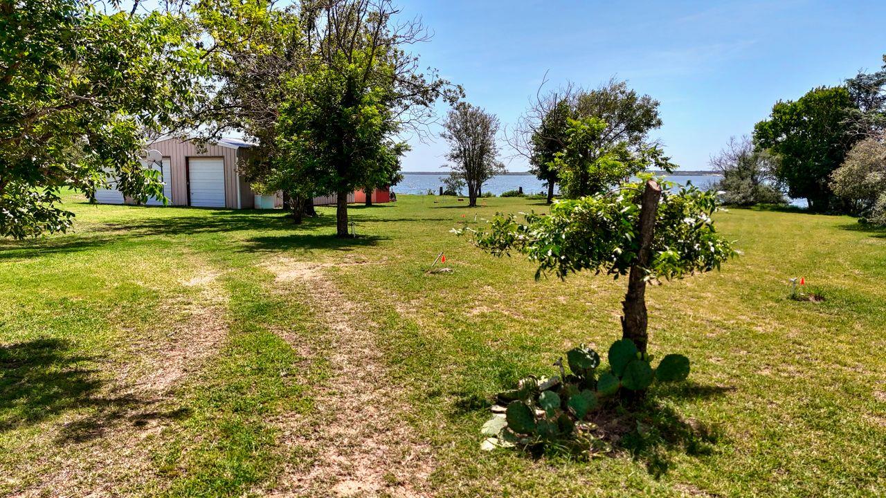 110 W Lakecrest Dr, Bluffton, TX 78607