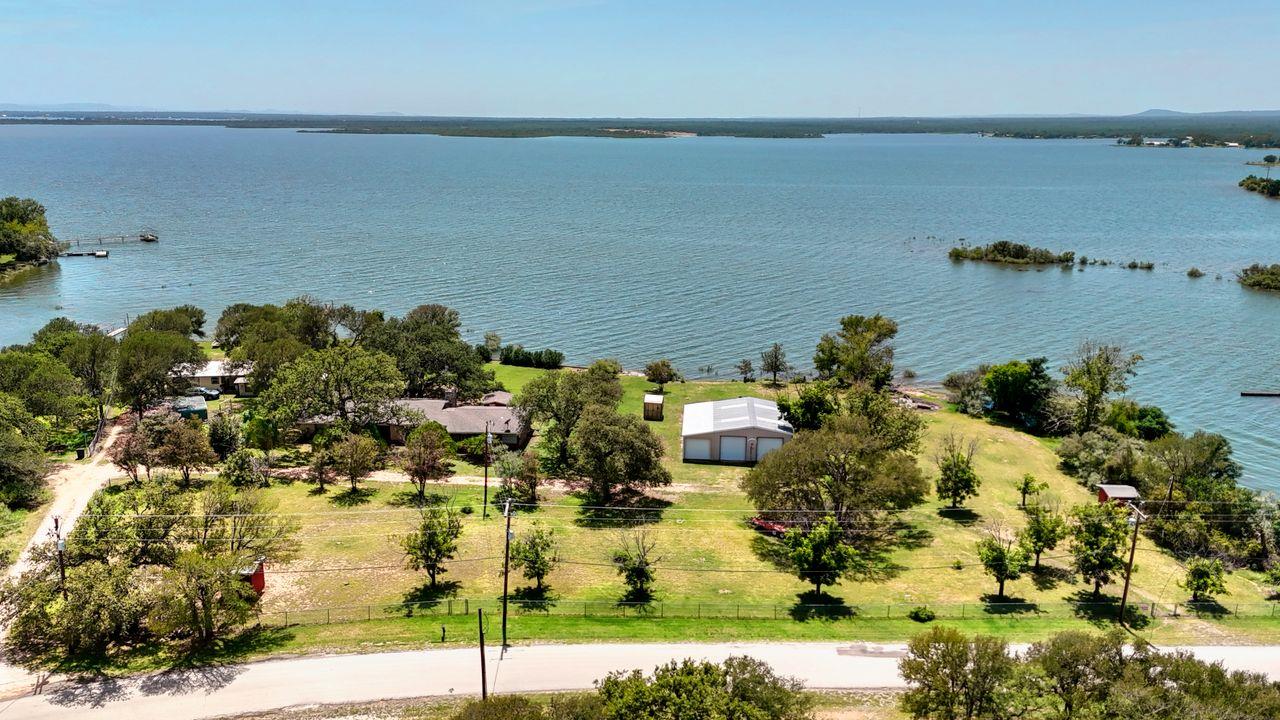 110 W Lakecrest Dr, Bluffton, TX 78607