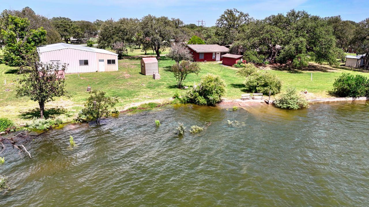 110 W Lakecrest Dr, Bluffton, TX 78607