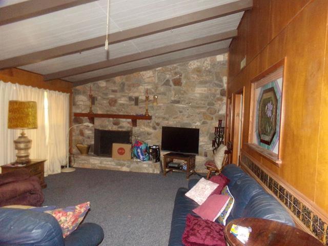 110 W Lakecrest Dr, Bluffton, TX 78607