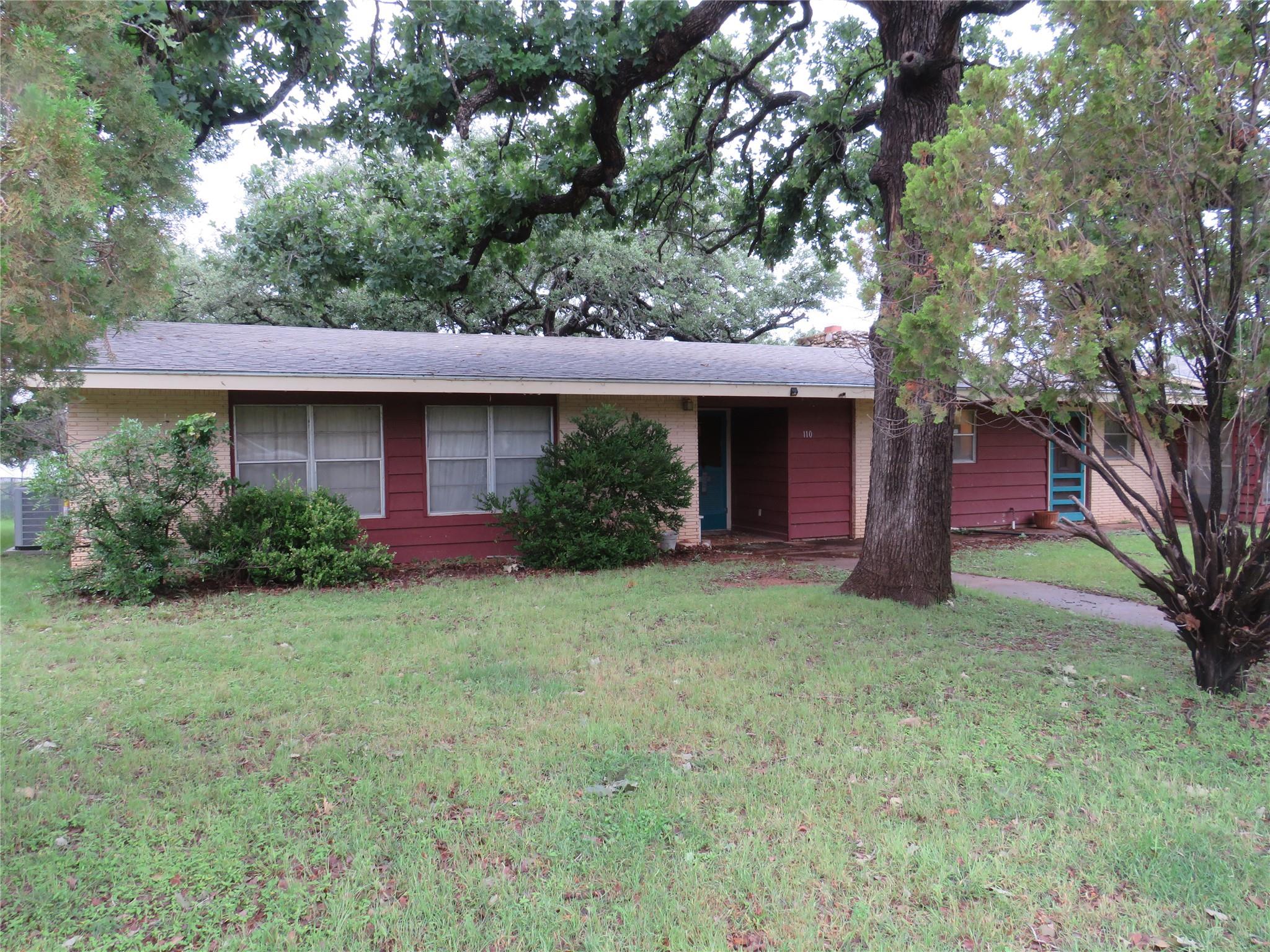 110 W Lakecrest Dr, Bluffton, TX 78607