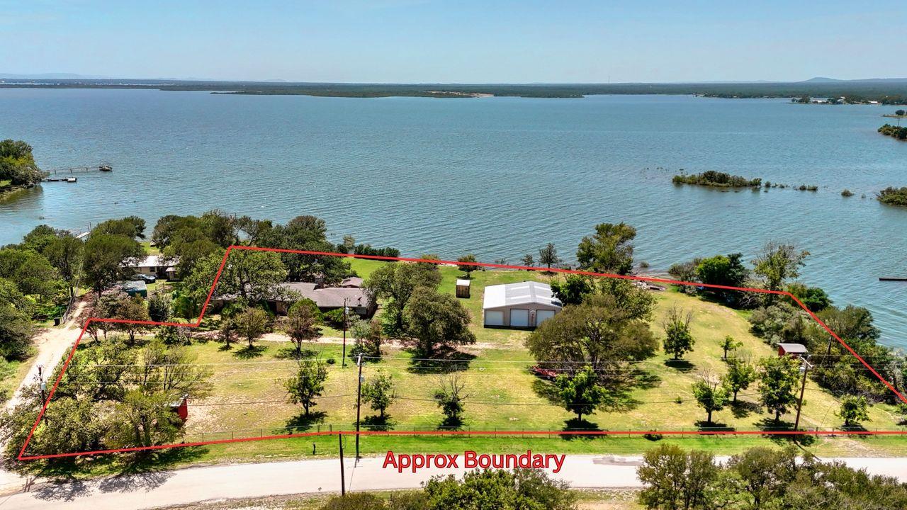 110 W Lakecrest Dr, Bluffton, TX 78607