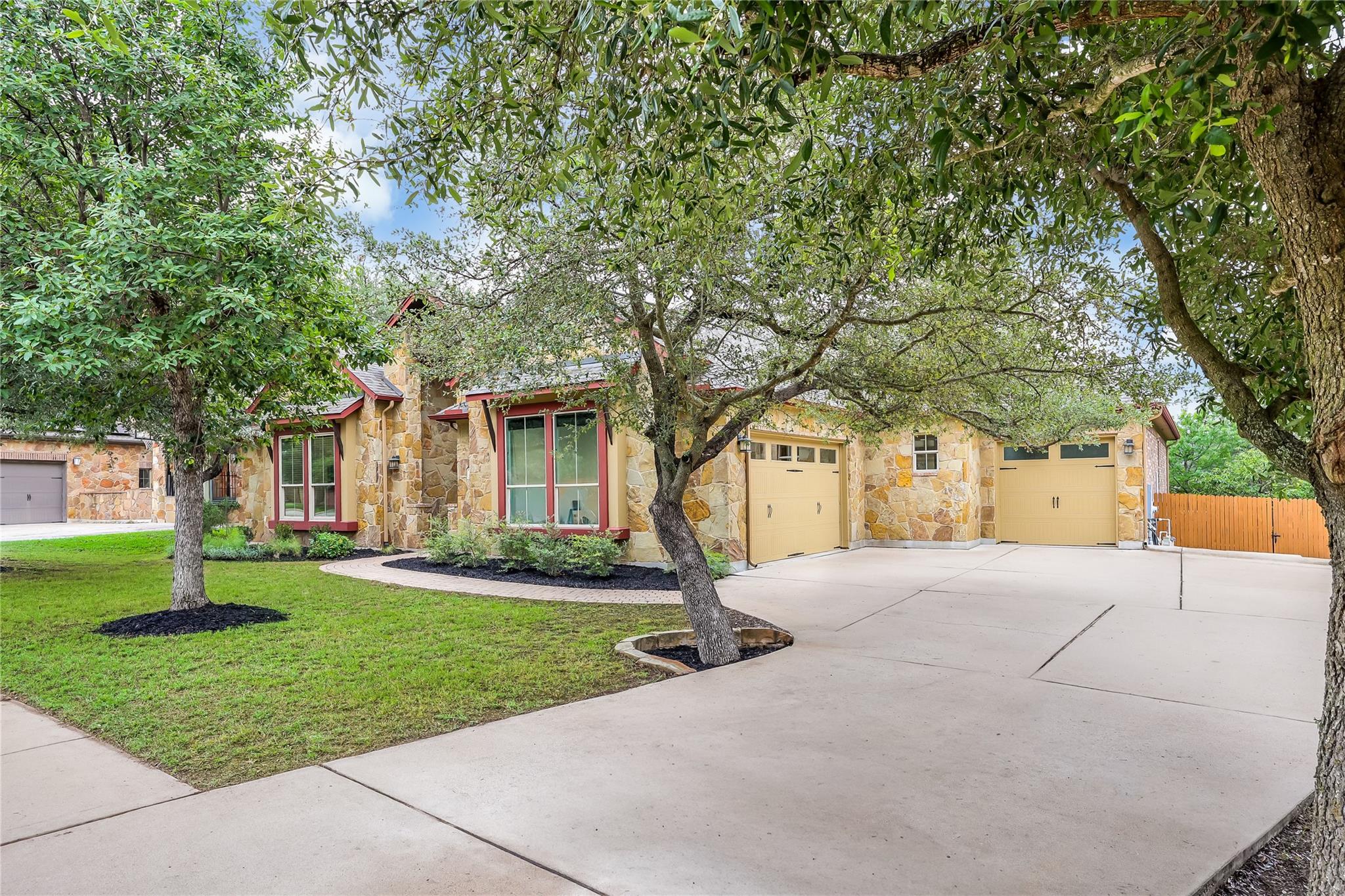 147 Bradshaw Dr, Austin, TX 78737