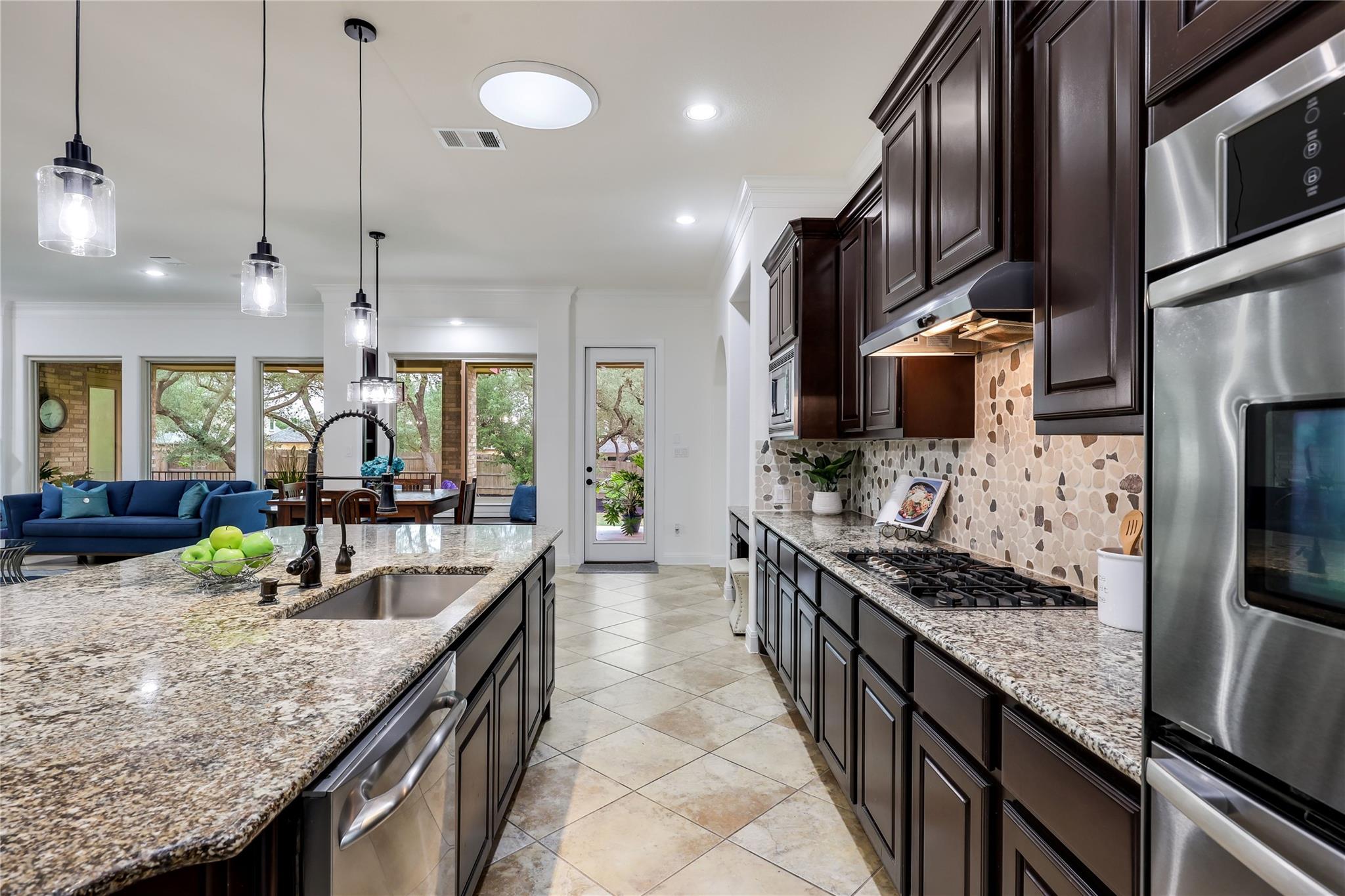 147 Bradshaw Dr, Austin, TX 78737