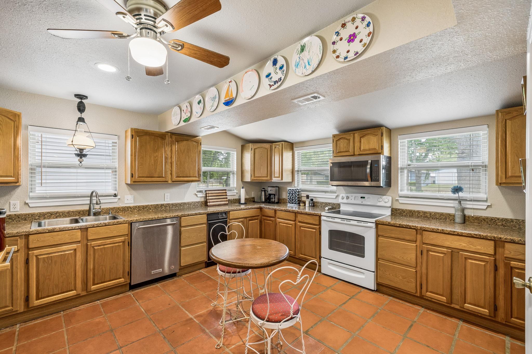 723 E Zipp Rd, New Braunfels, TX 78130