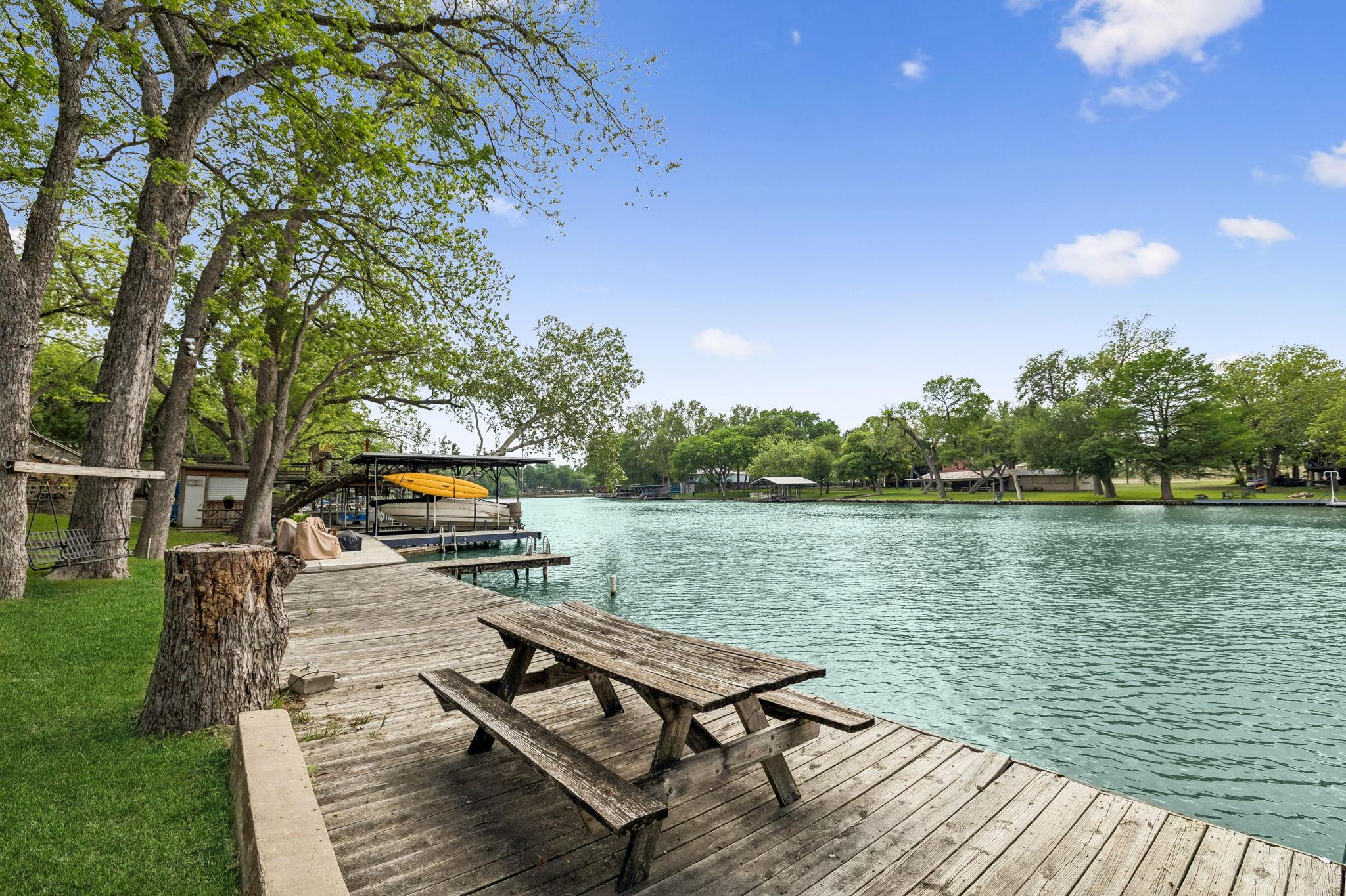 723 E Zipp Rd, New Braunfels, TX 78130