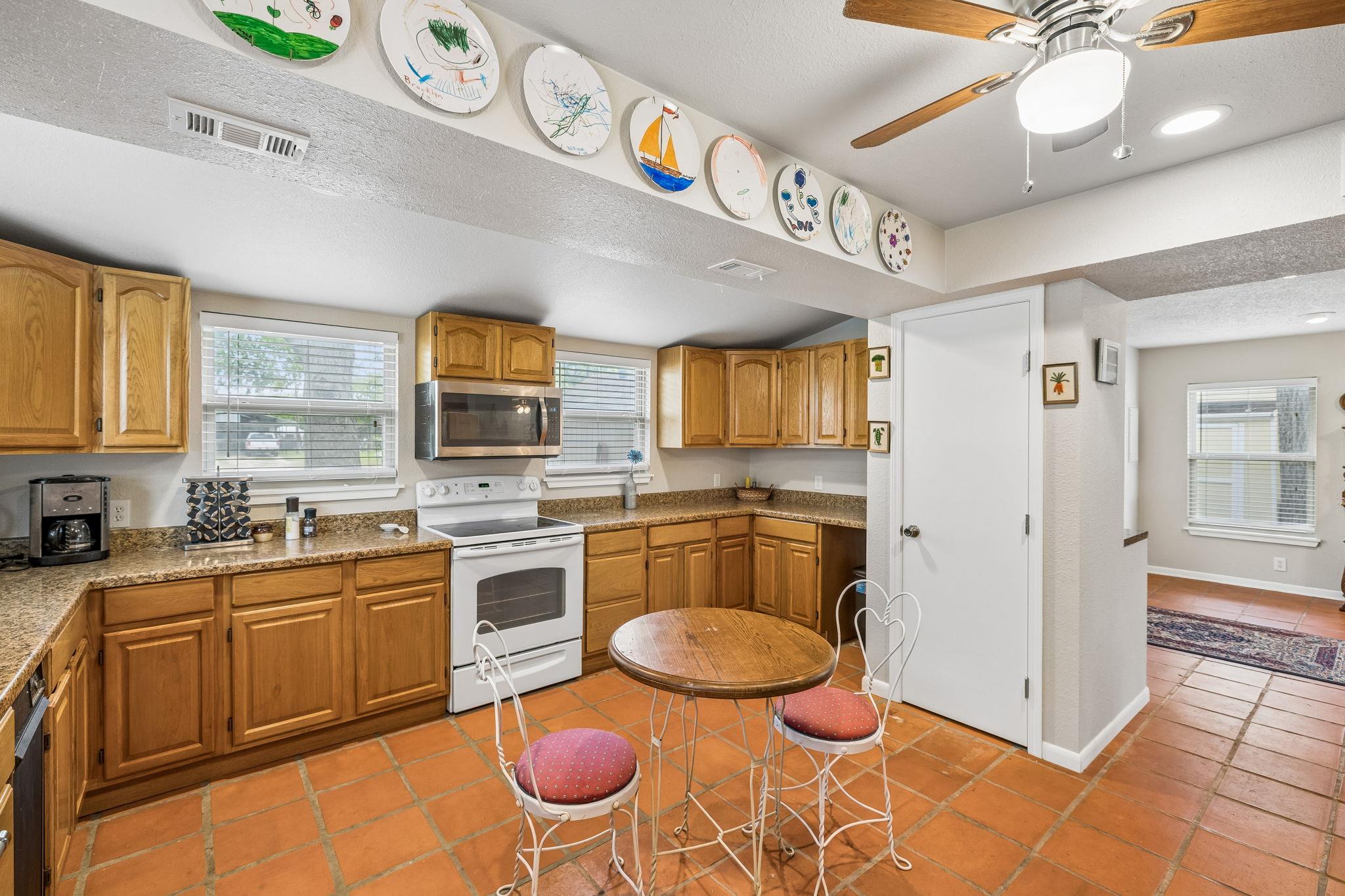 723 E Zipp Rd, New Braunfels, TX 78130