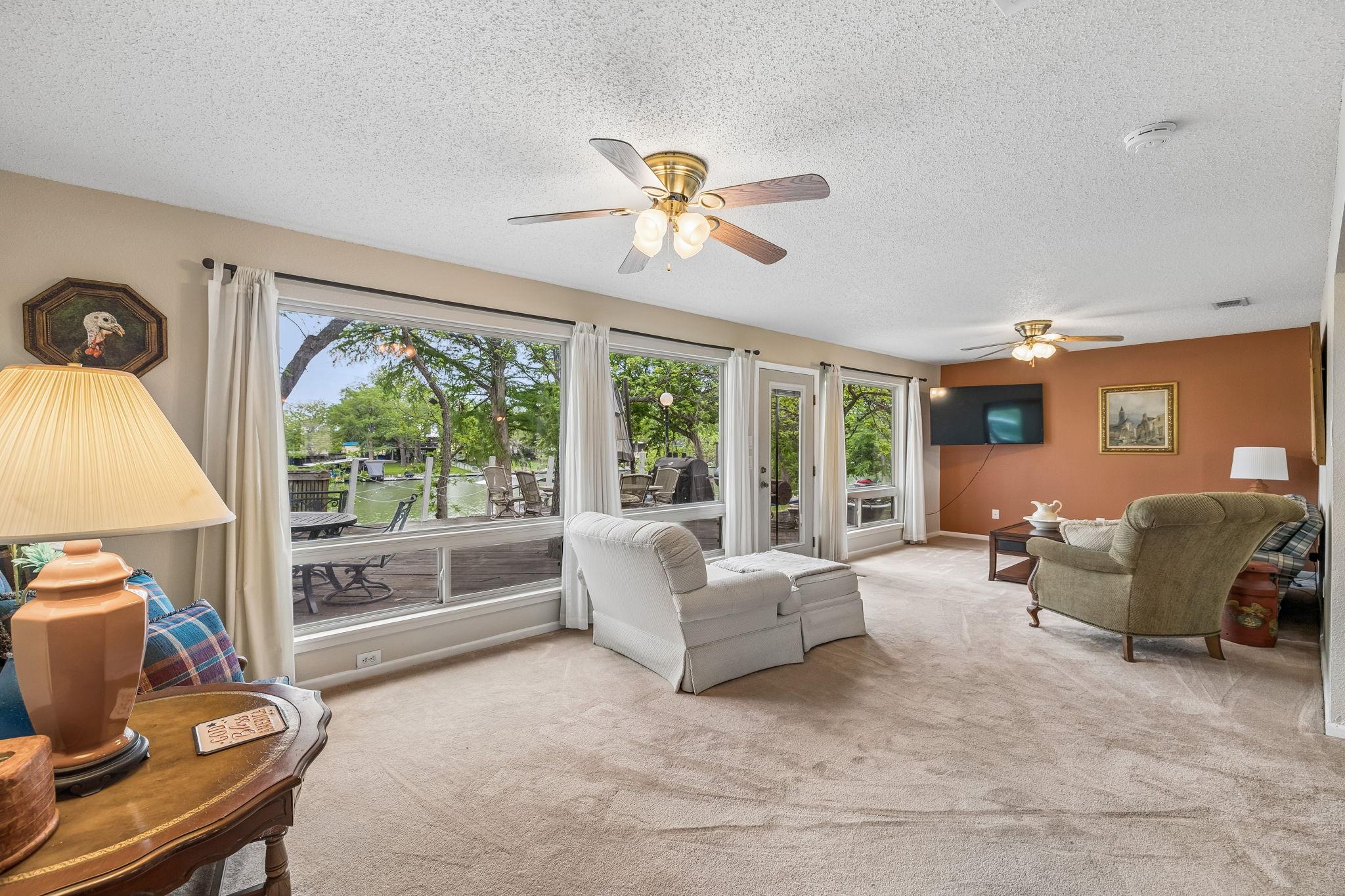 723 E Zipp Rd, New Braunfels, TX 78130