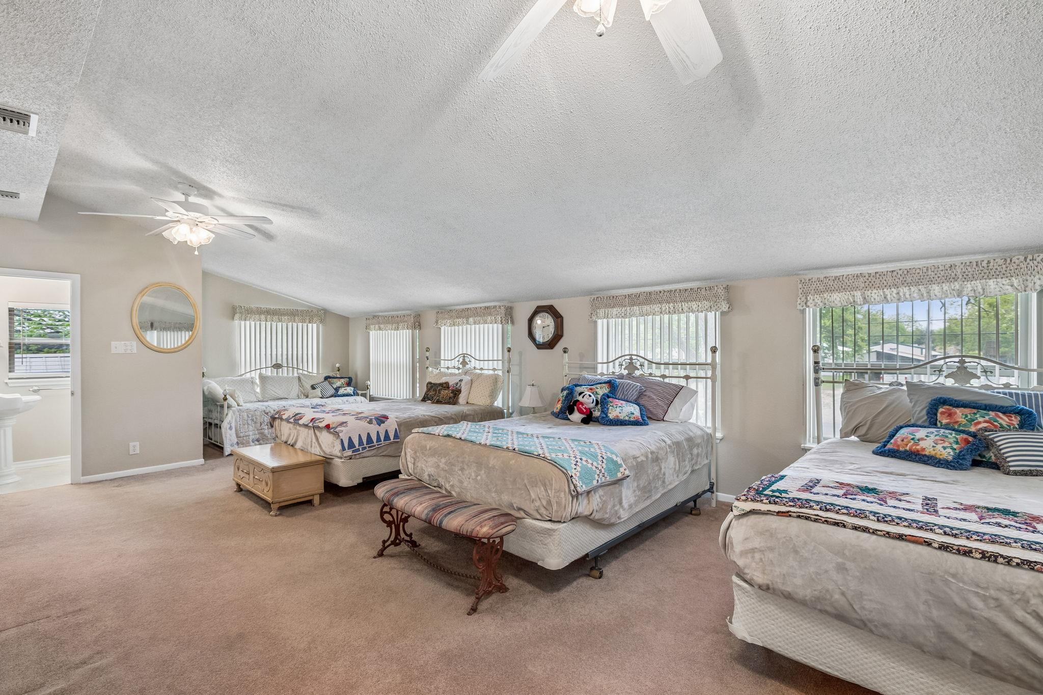 723 E Zipp Rd, New Braunfels, TX 78130