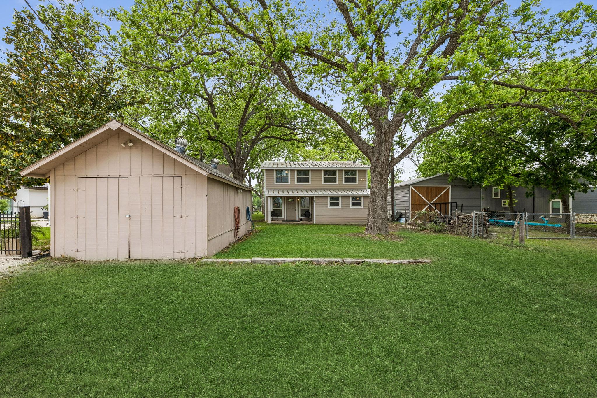 723 E Zipp Rd, New Braunfels, TX 78130