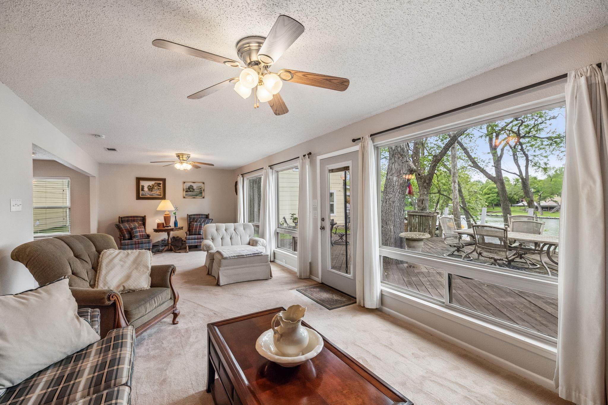 723 E Zipp Rd, New Braunfels, TX 78130