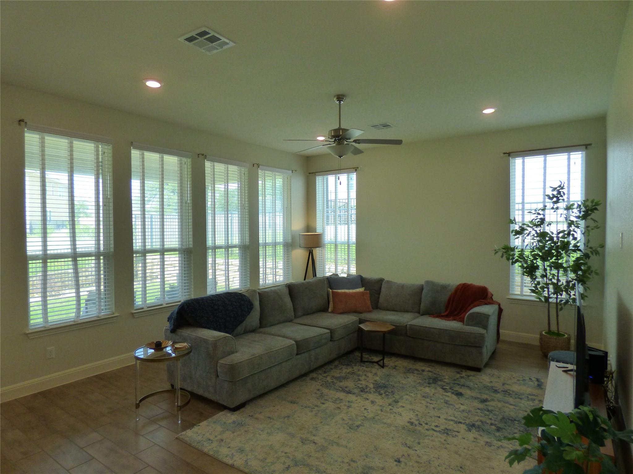 105 Corbin Ave, Georgetown, TX 78628