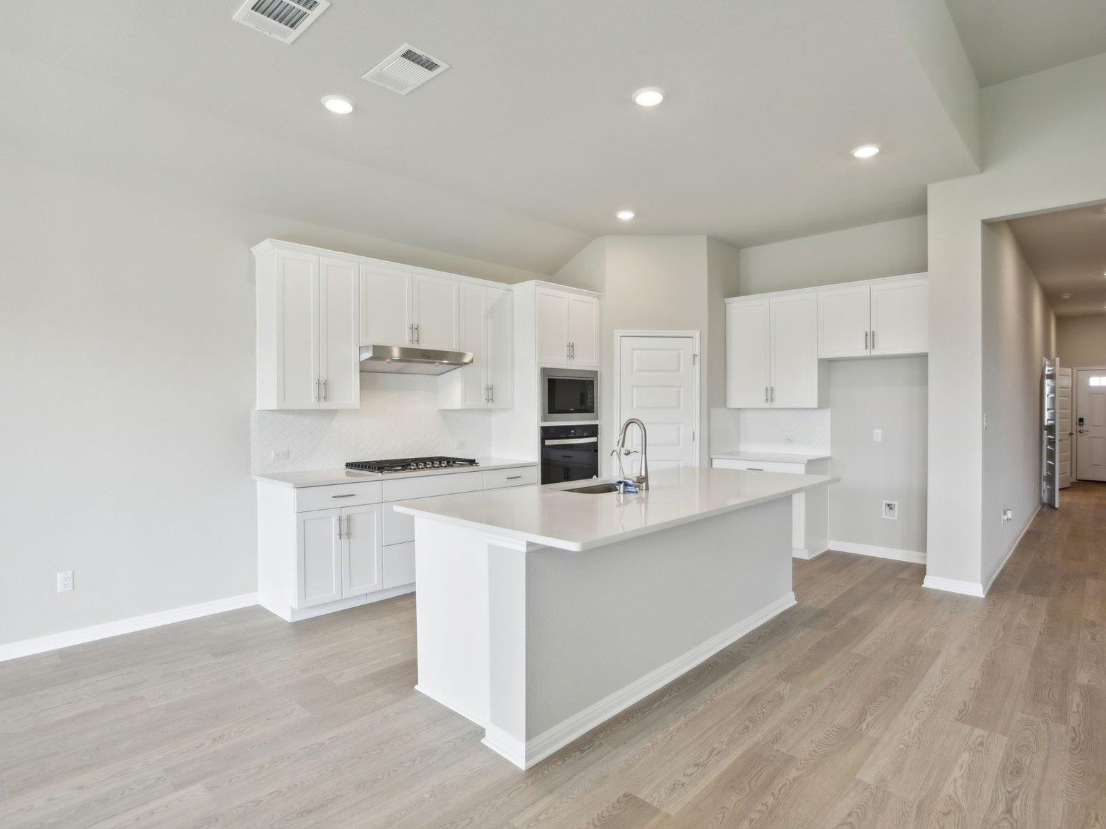 180 Coopers Hawk Crst, Cedar Creek, TX 78612