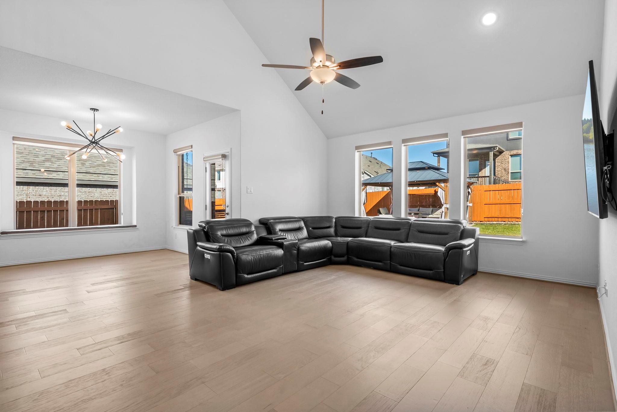 520 Landing Ln, Leander, TX 78641