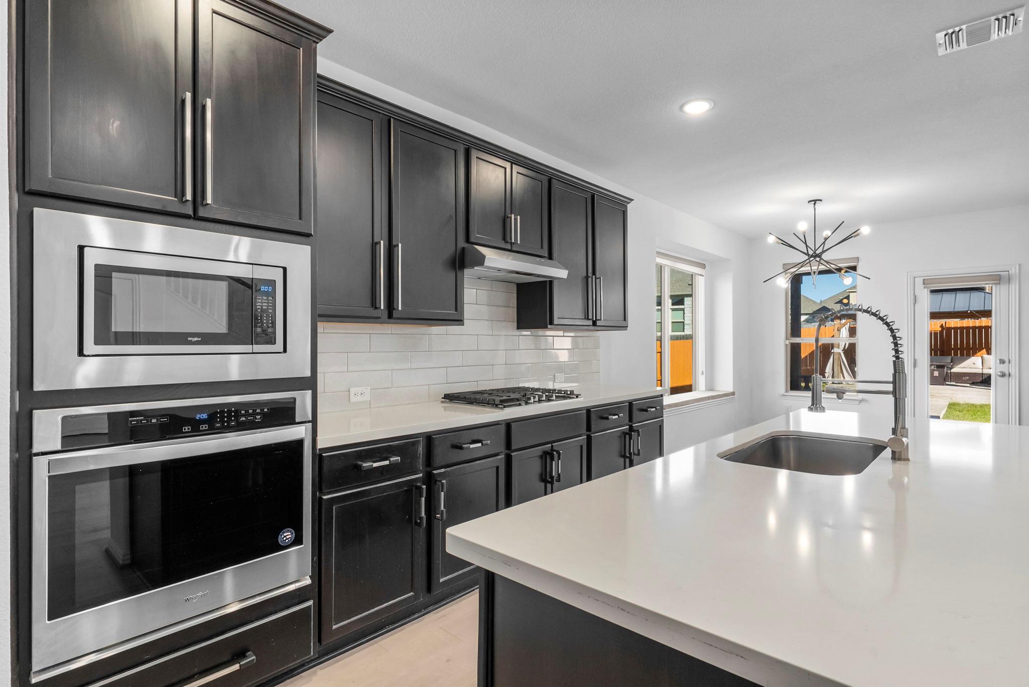 520 Landing Ln, Leander, TX 78641