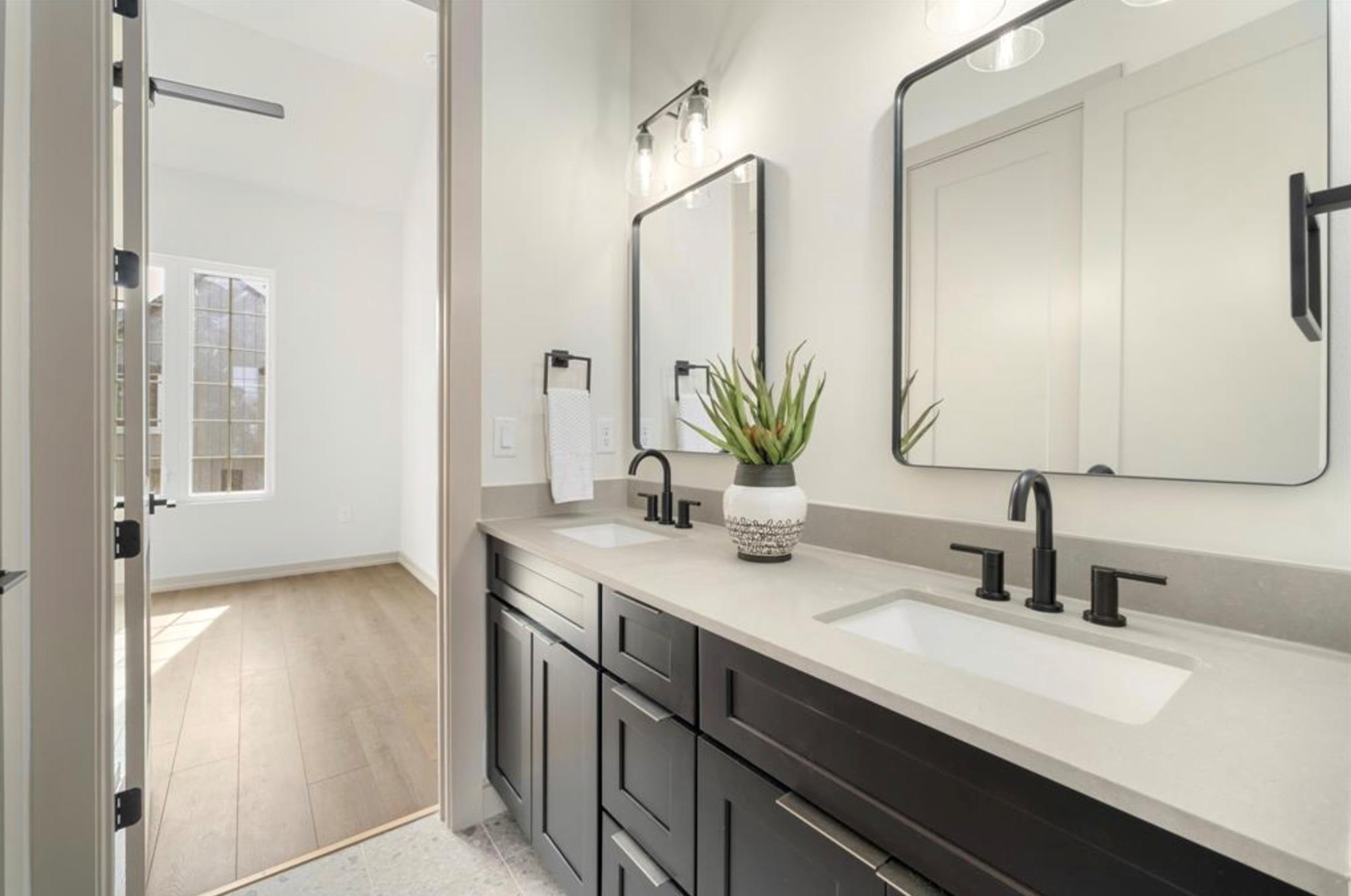 1736 Bunche Rd # B3, Austin, TX 78721