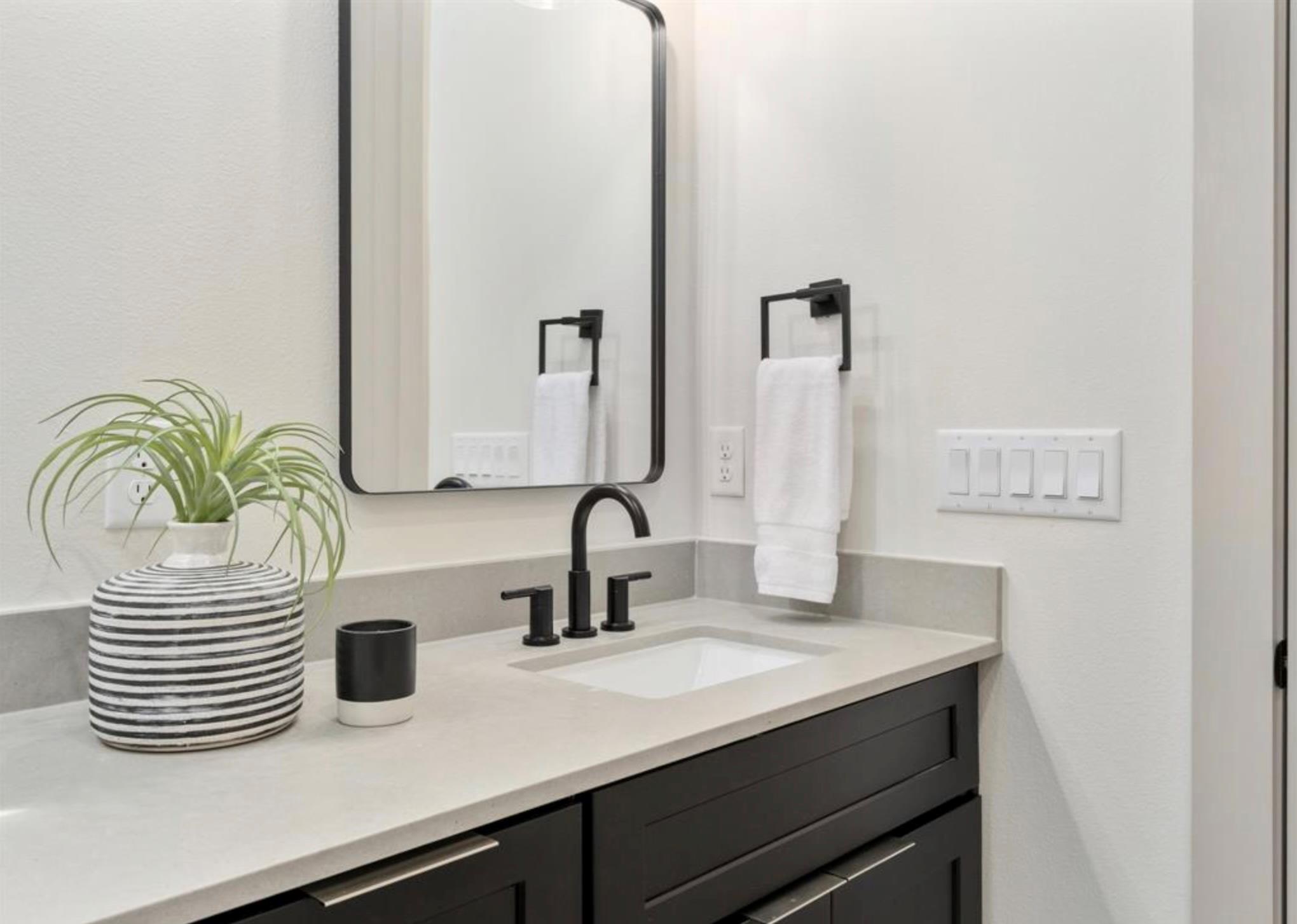 1736 Bunche Rd # B3, Austin, TX 78721