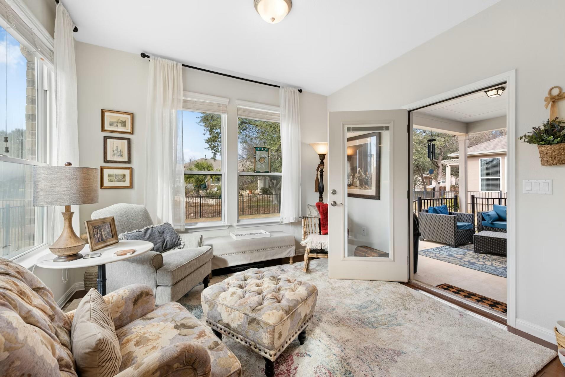 704 Archer Ln, Georgetown, TX 78633