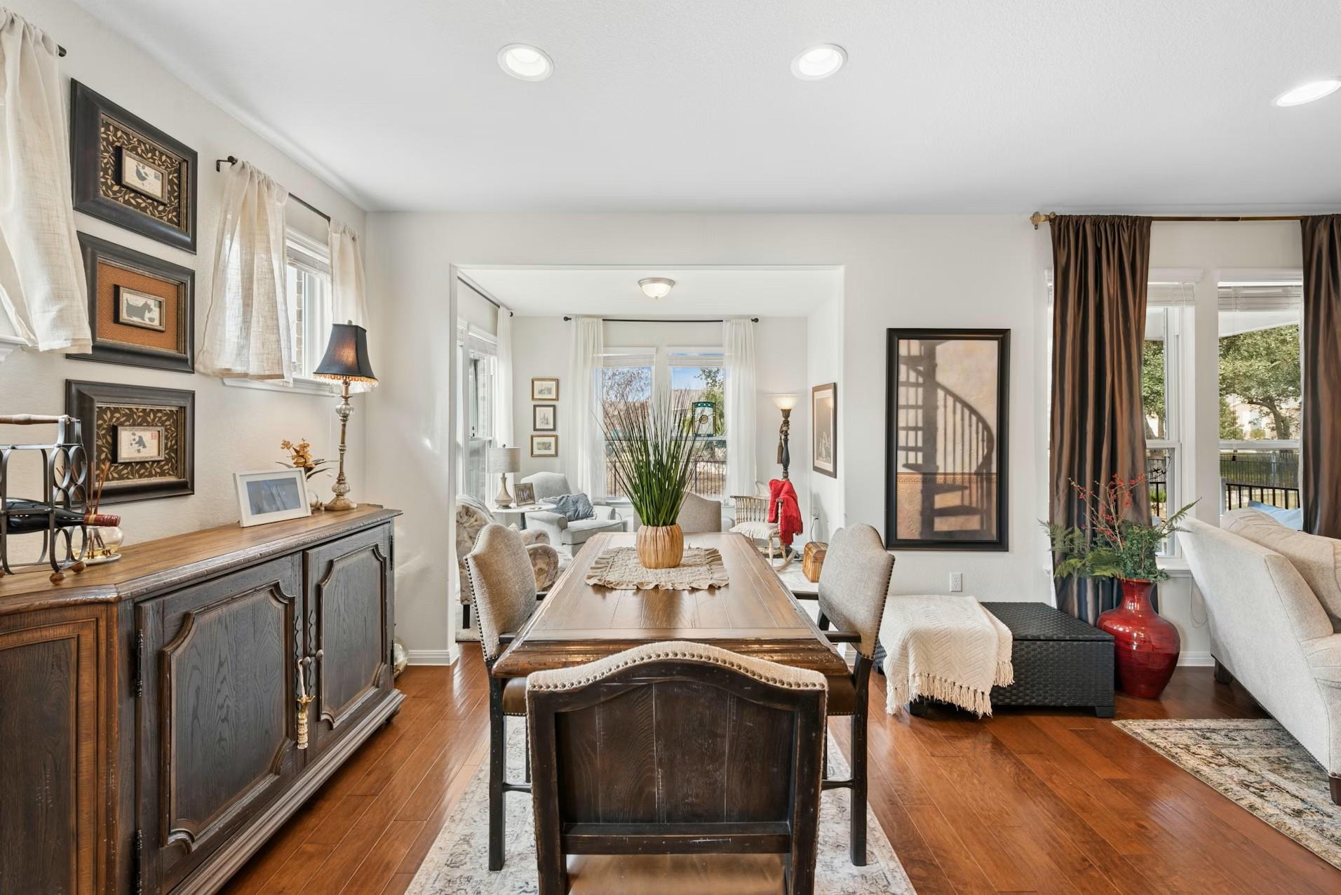 704 Archer Ln, Georgetown, TX 78633
