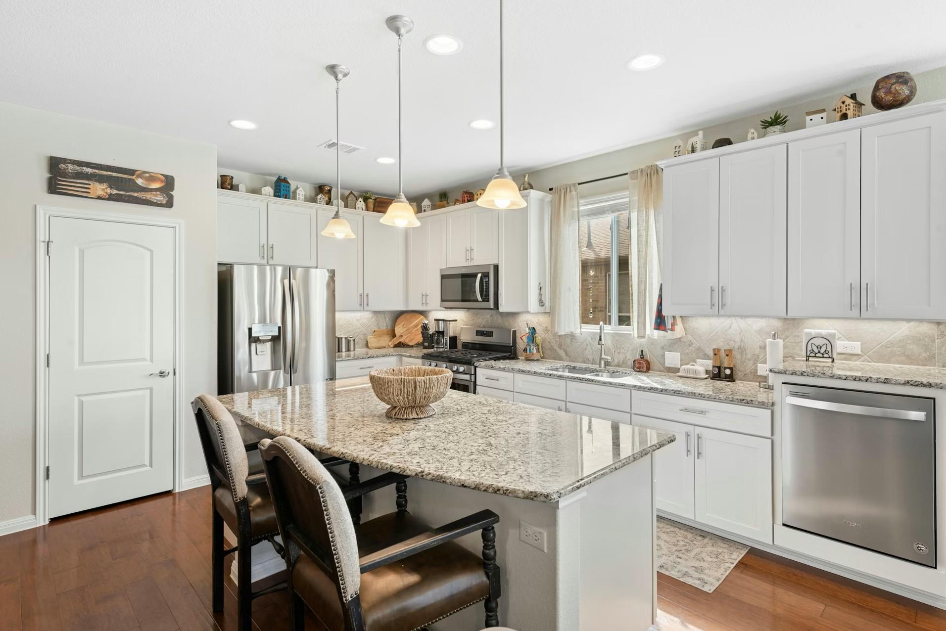 704 Archer Ln, Georgetown, TX 78633