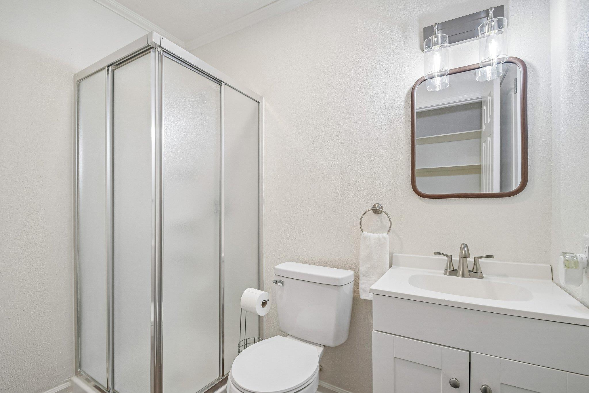 605 Bishop St, Smithville, TX 78957