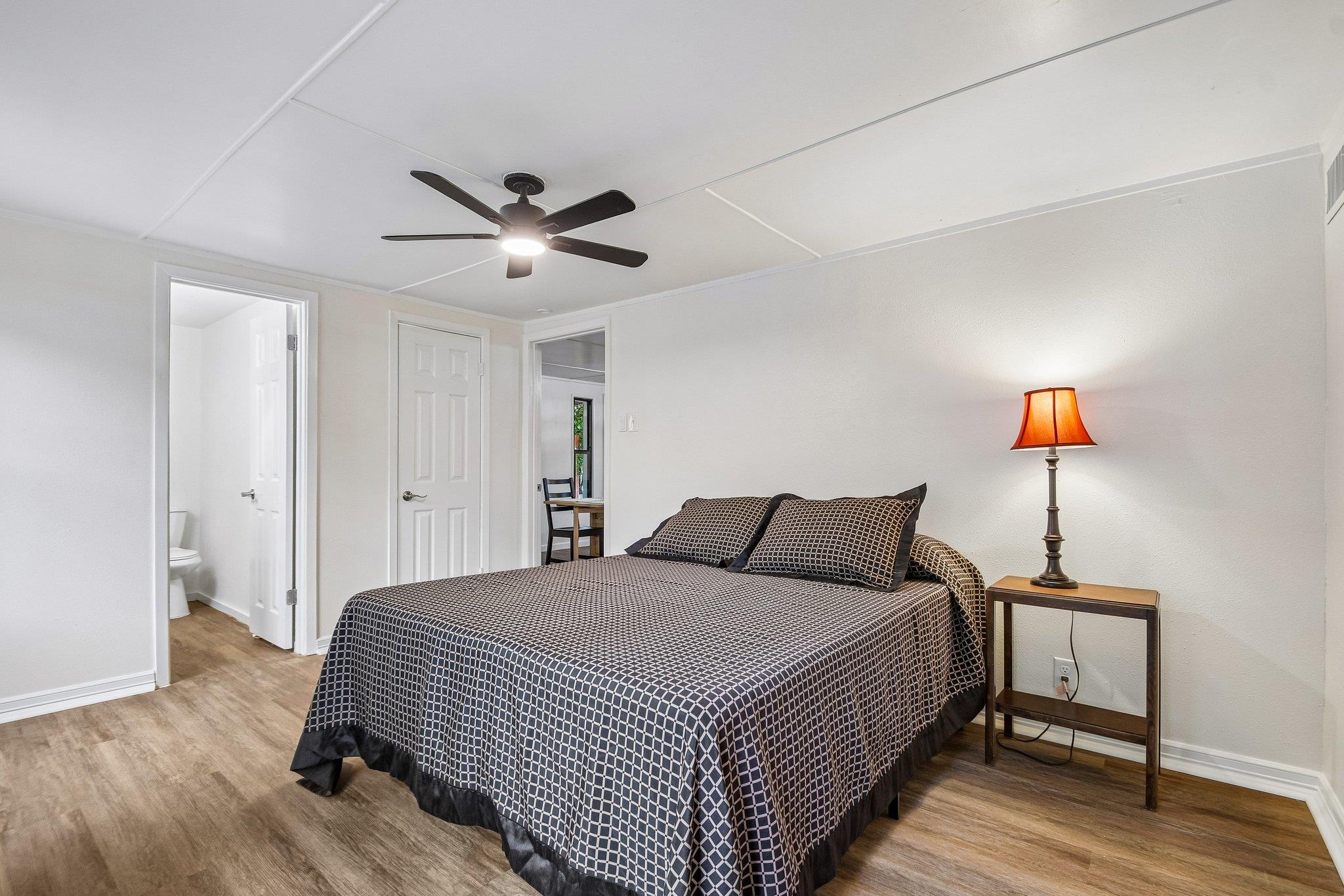 605 Bishop St, Smithville, TX 78957