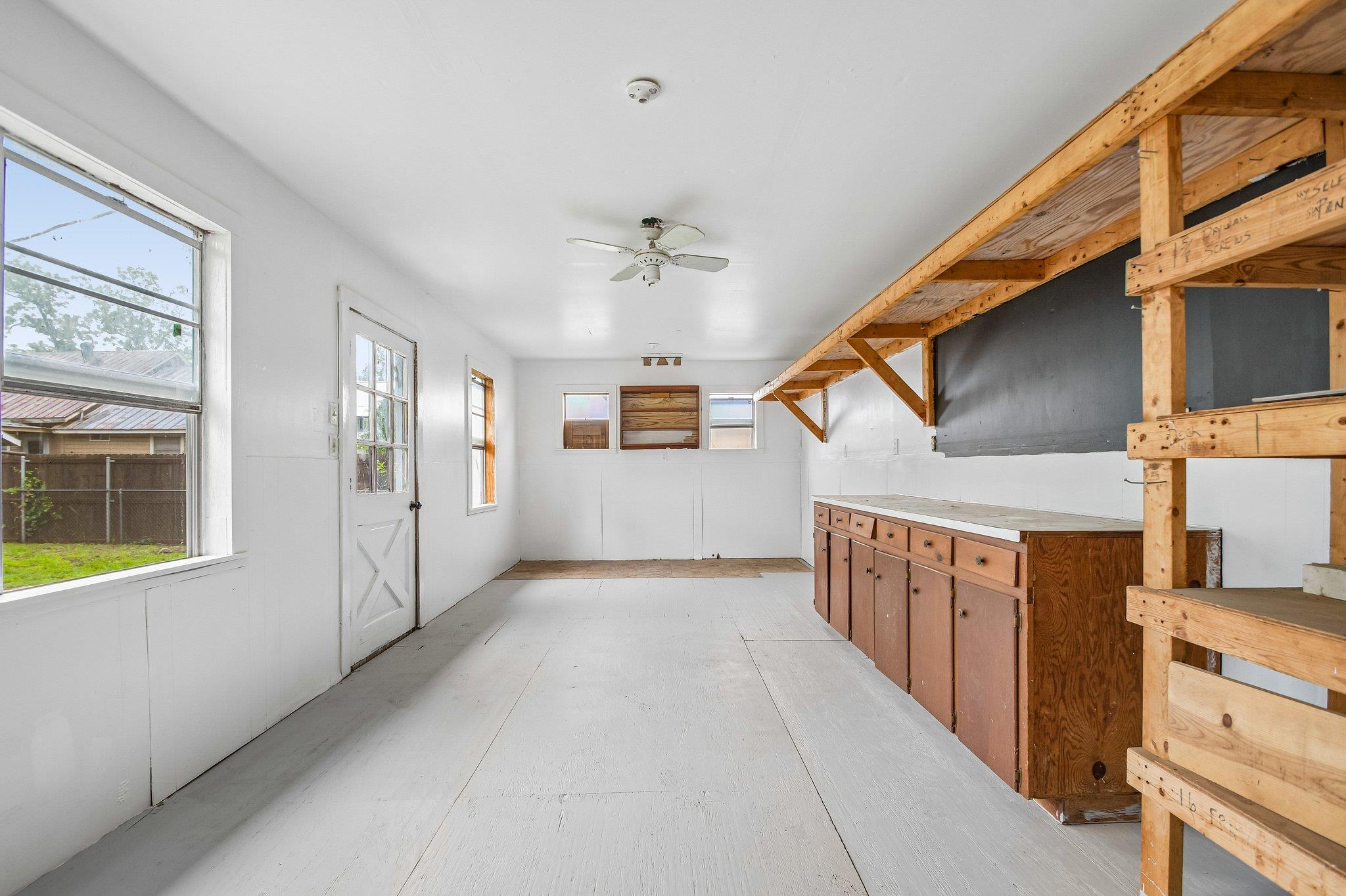 605 Bishop St, Smithville, TX 78957