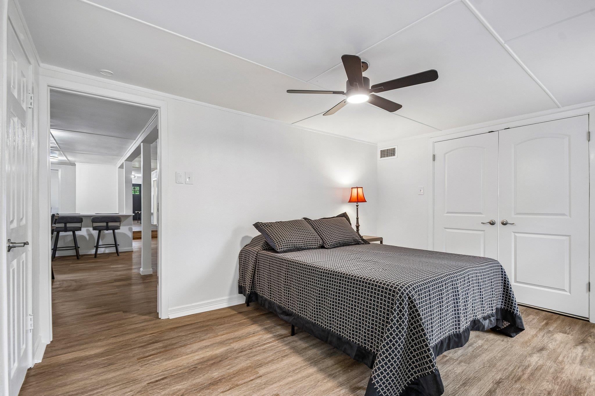 605 Bishop St, Smithville, TX 78957