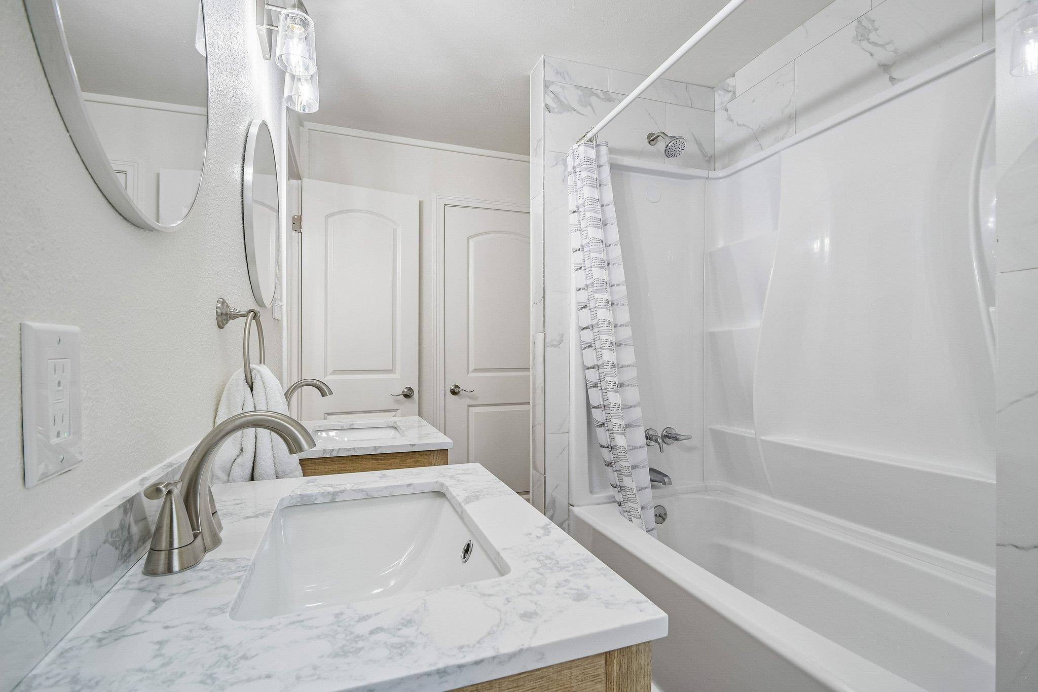 605 Bishop St, Smithville, TX 78957