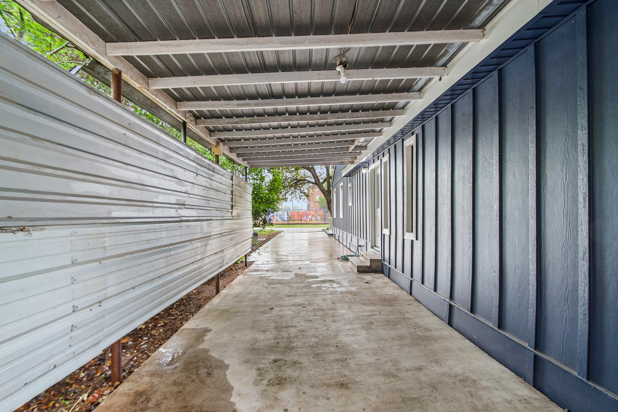 605 Bishop St, Smithville, TX 78957