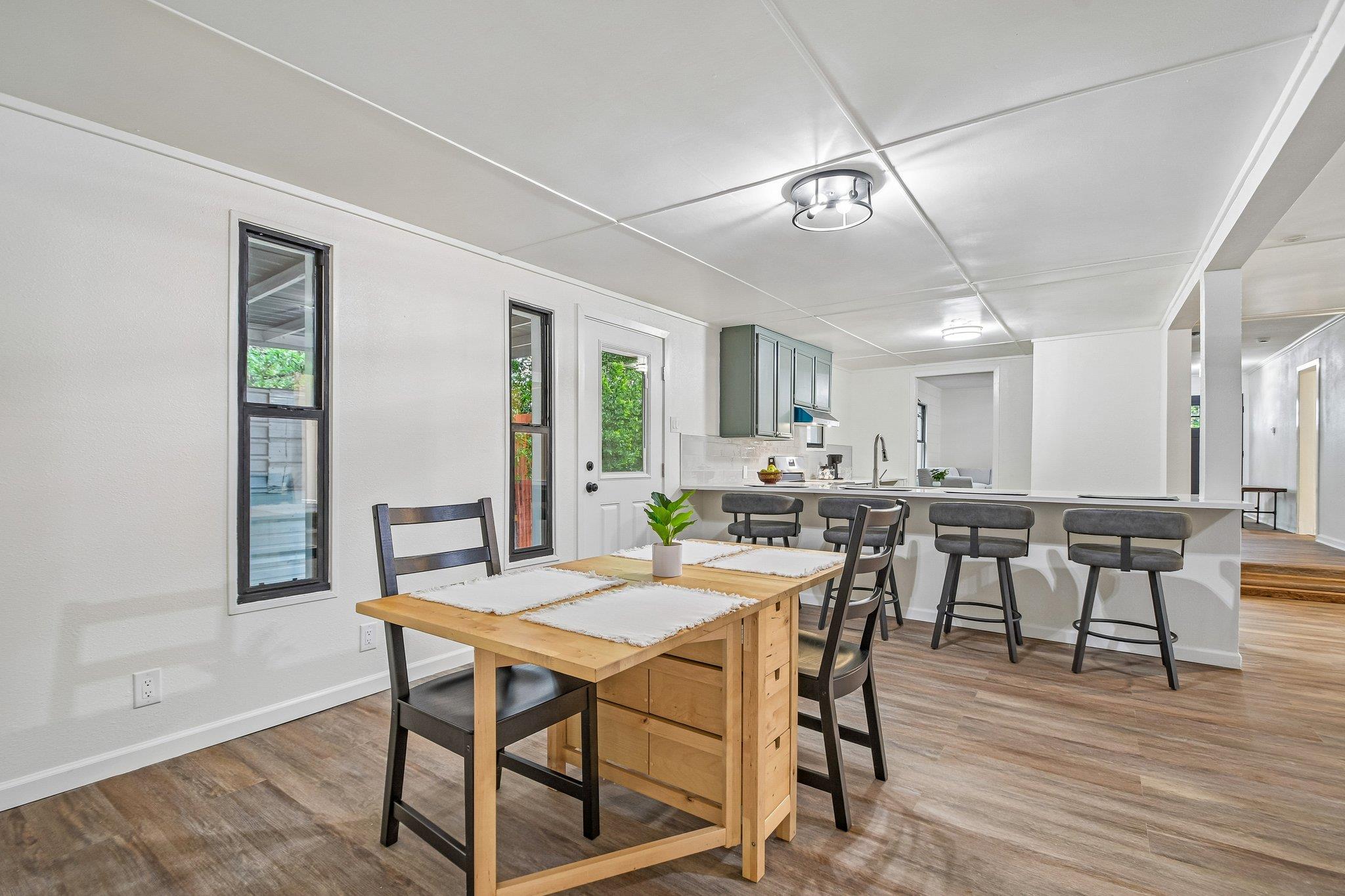 605 Bishop St, Smithville, TX 78957