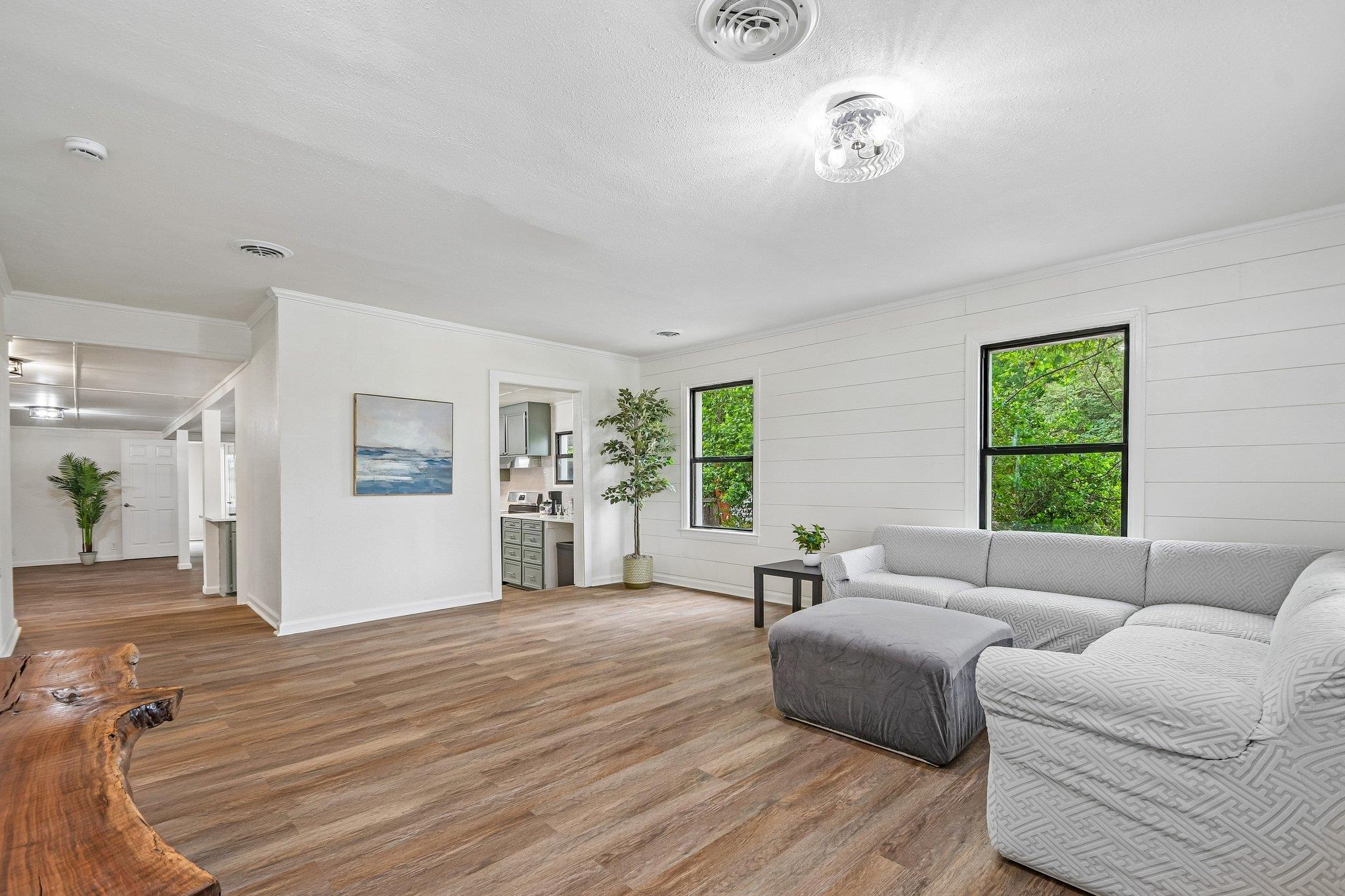 605 Bishop St, Smithville, TX 78957