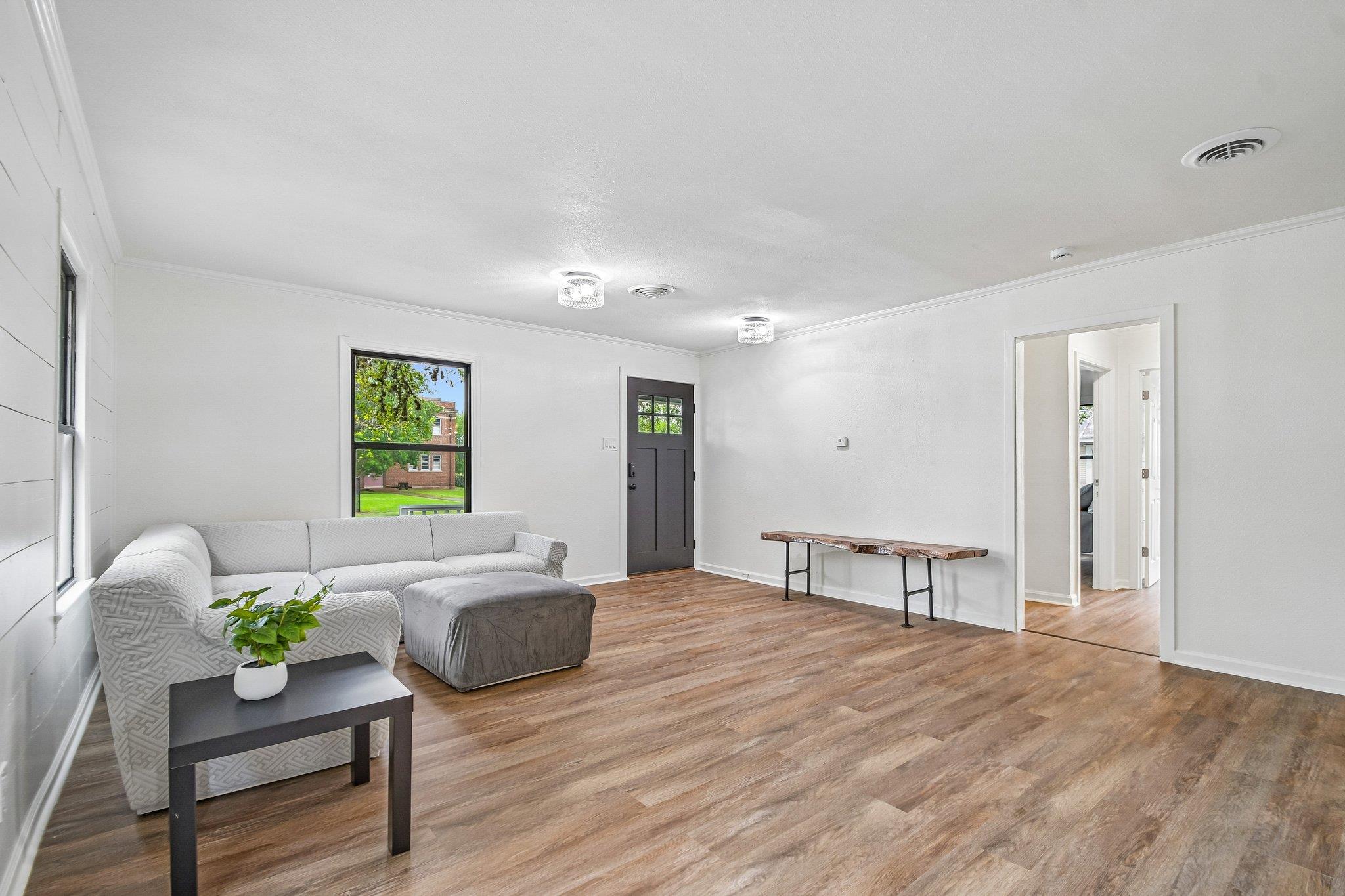 605 Bishop St, Smithville, TX 78957