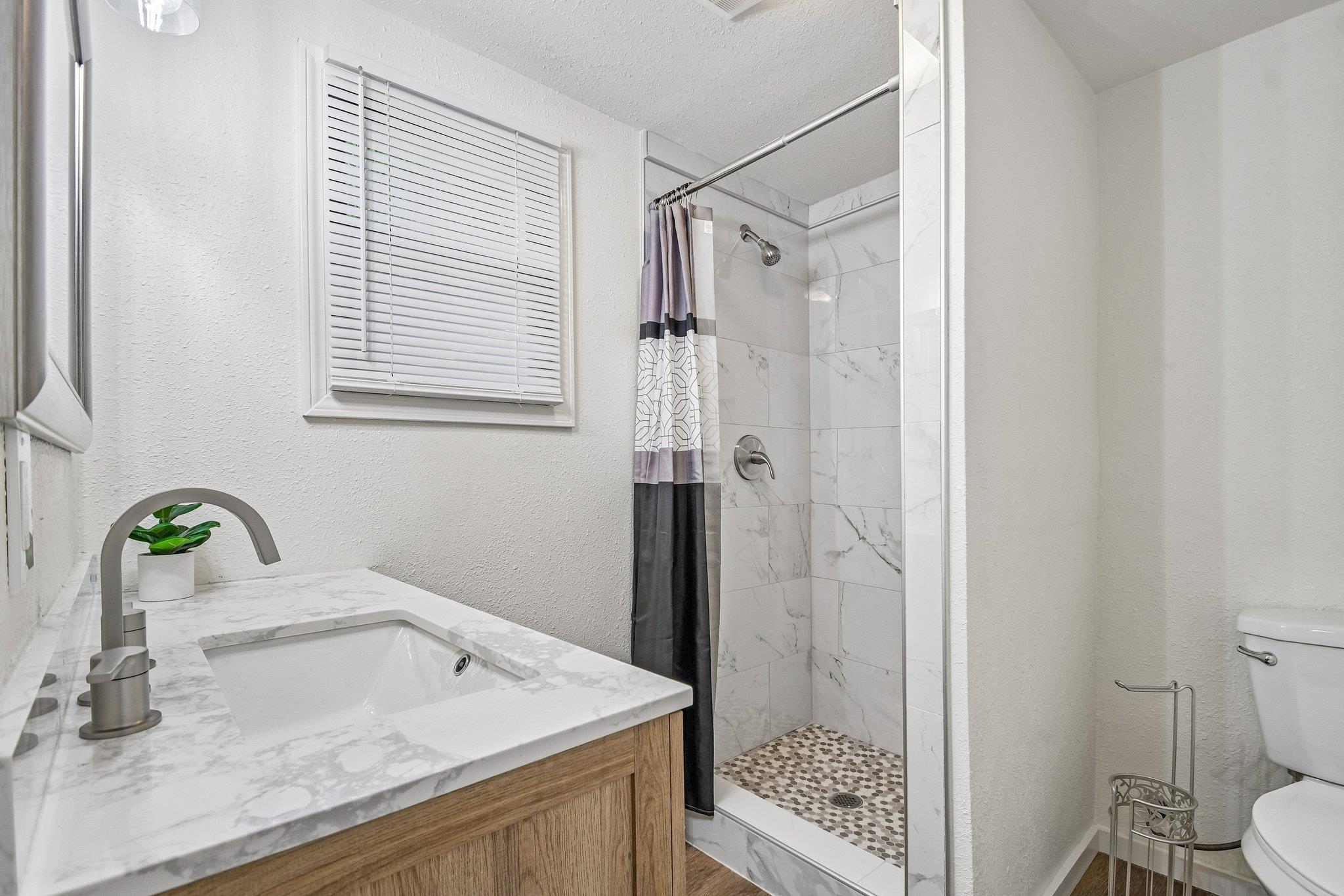 605 Bishop St, Smithville, TX 78957