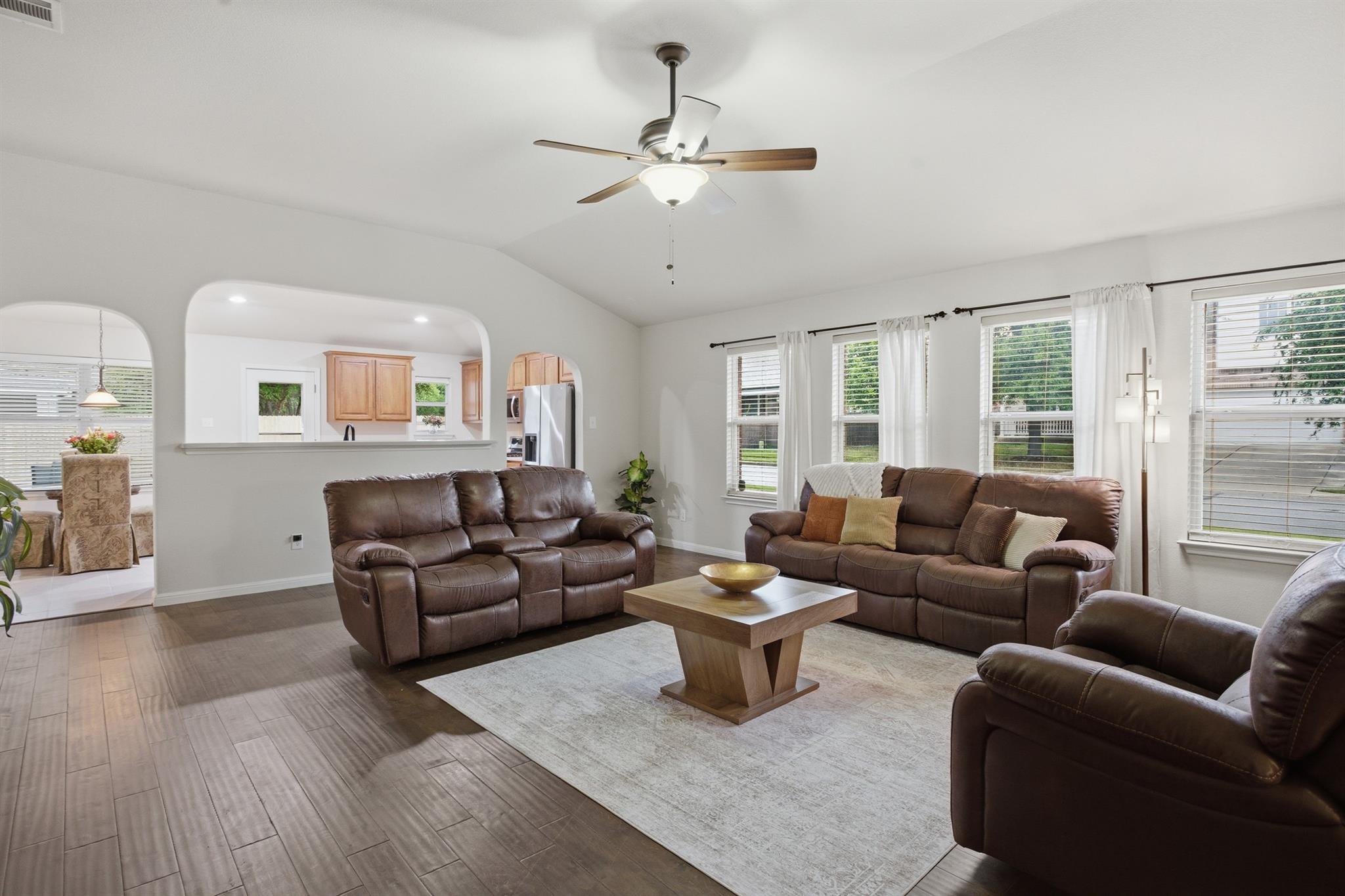 2801 Stirrup Cv, Leander, TX 78641