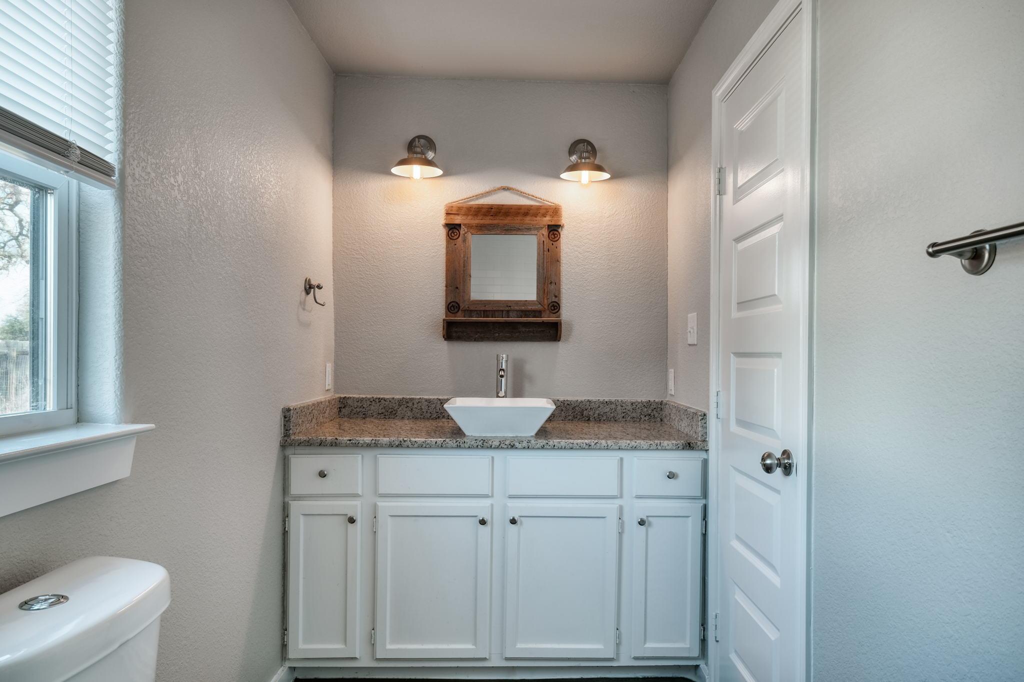 520 W FM 243, Bertram, TX 78605