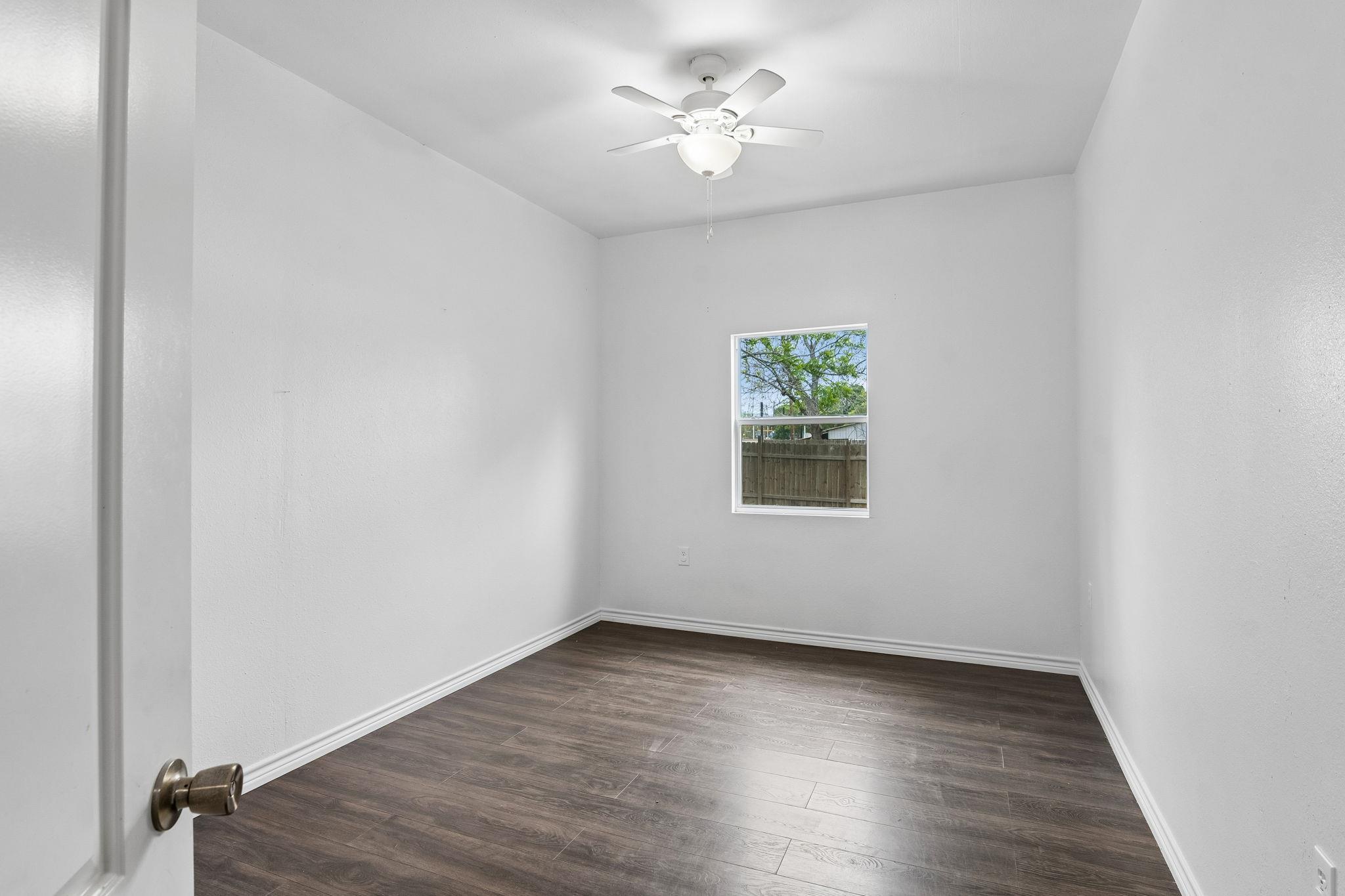 810 Lamar St, Luling, TX 78648